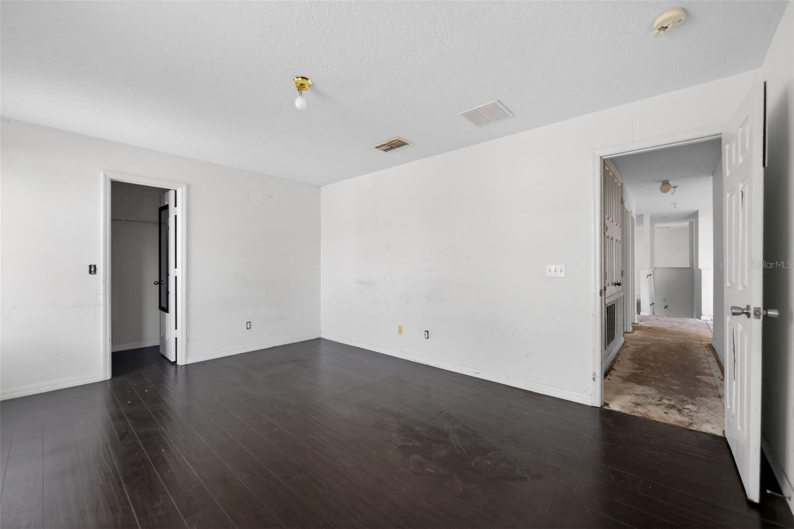 512 FLOWER FIELDS LN