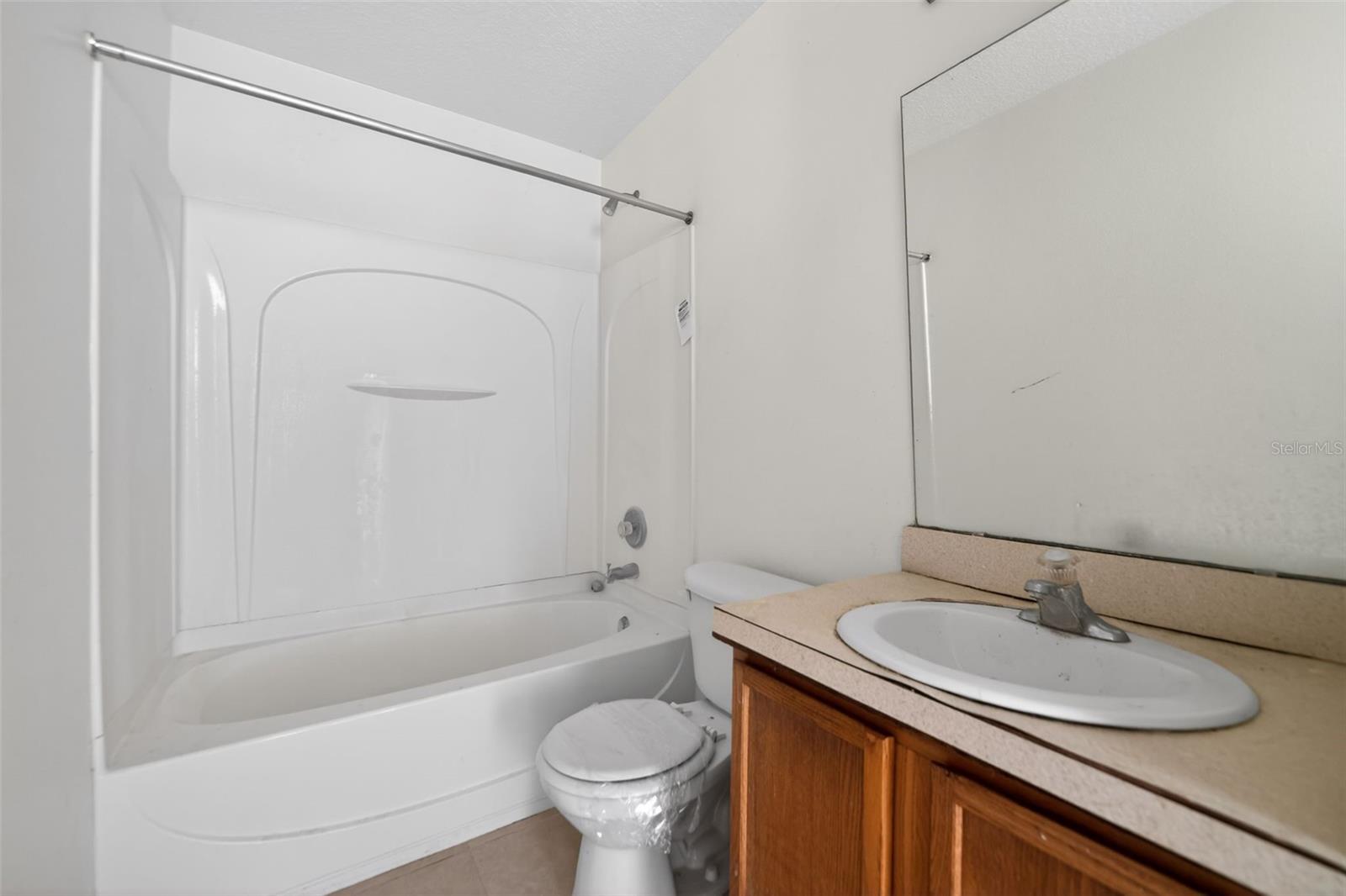 512 FLOWER FIELDS LN