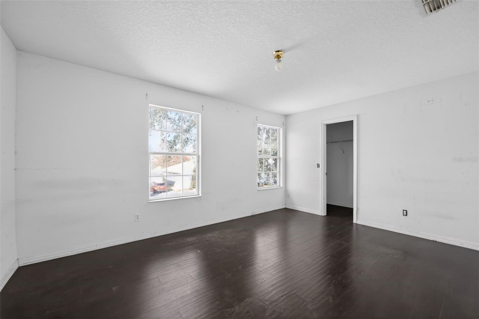 512 FLOWER FIELDS LN