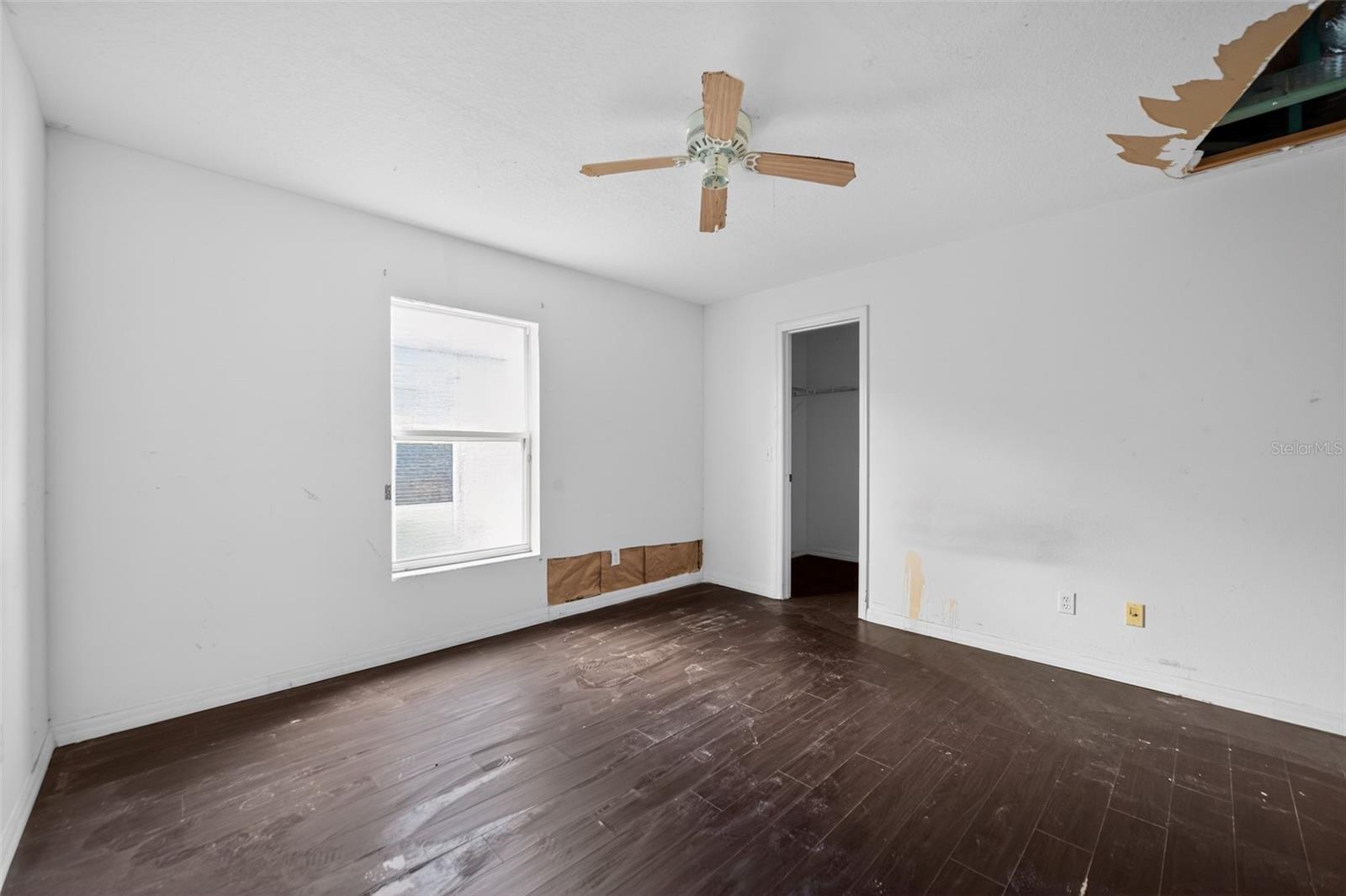 512 FLOWER FIELDS LN