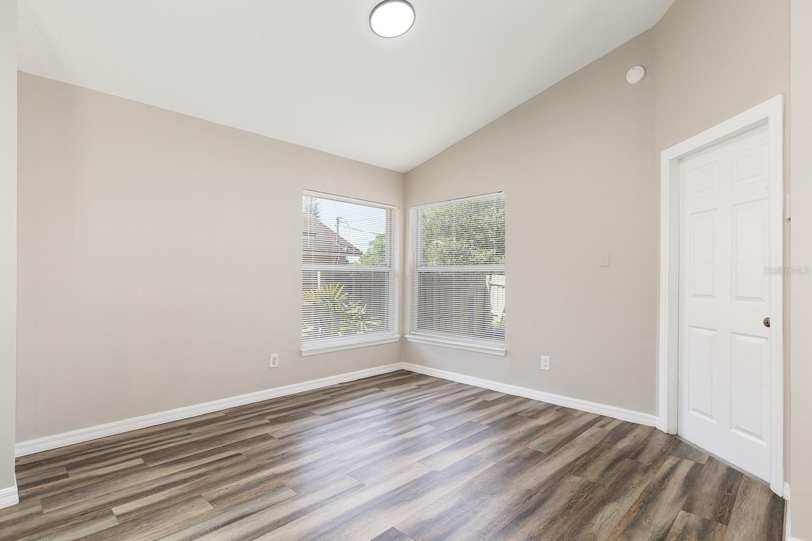 1637 N LAKEWOOD AVE