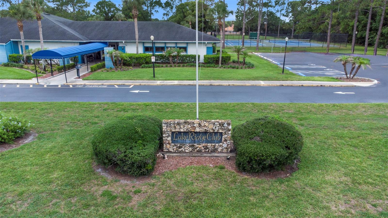 10312 LAZY LAKE DR