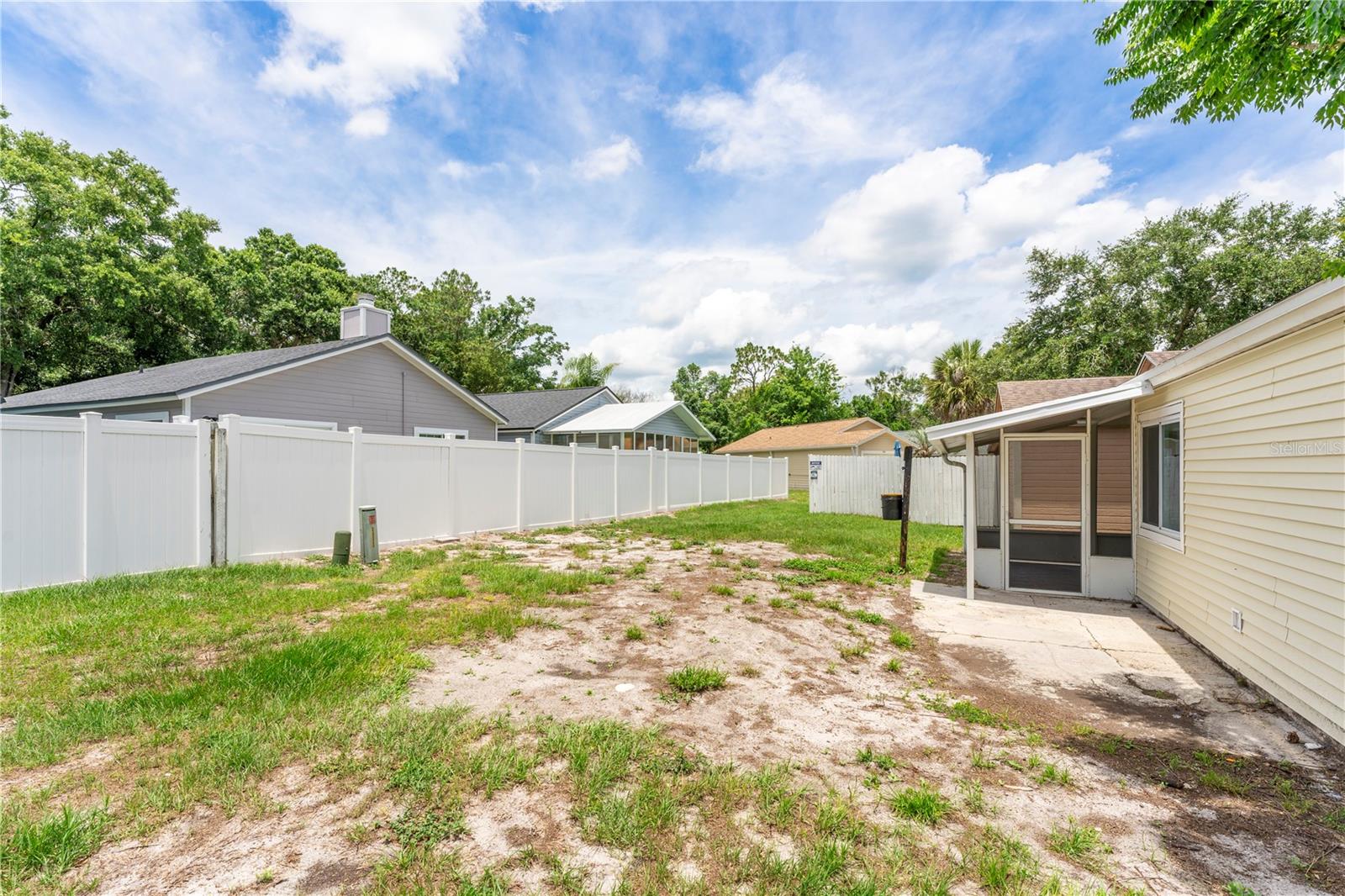 587 PORTLAND CIR