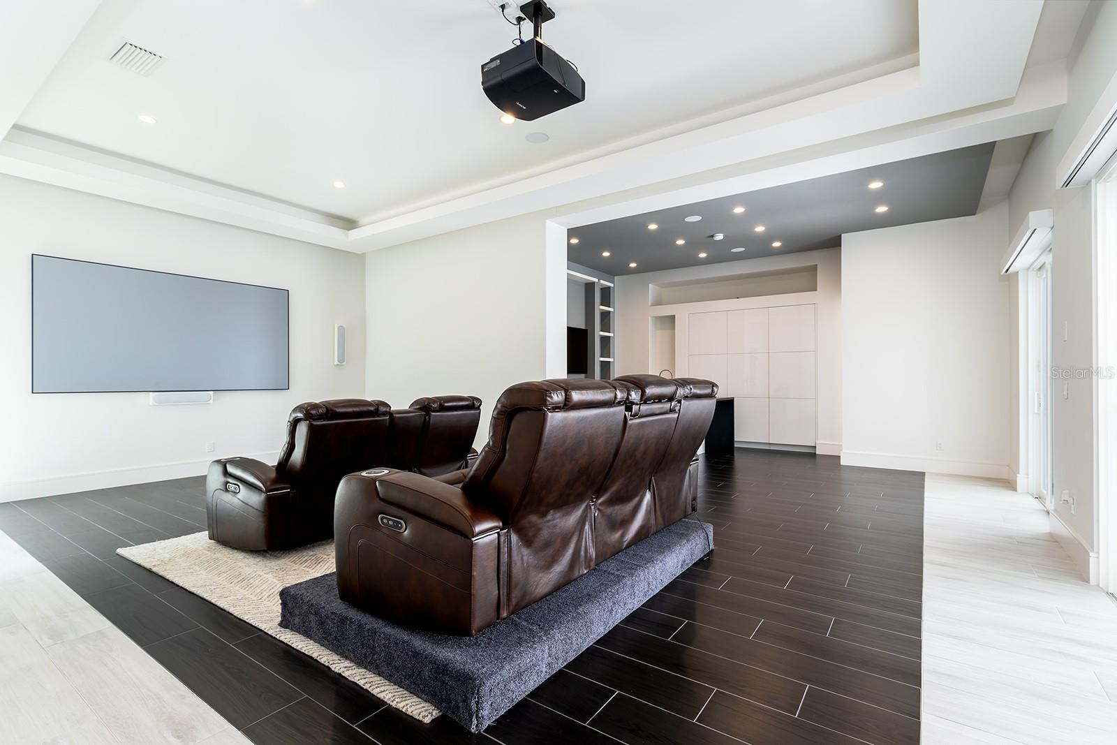 231 CHELTON CIR