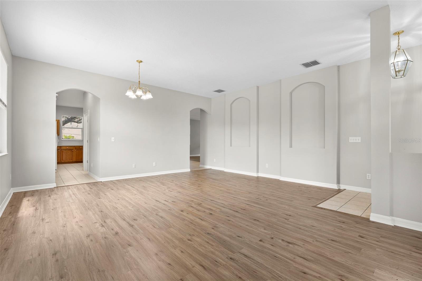 10215 CYPRESS KNEE CIR