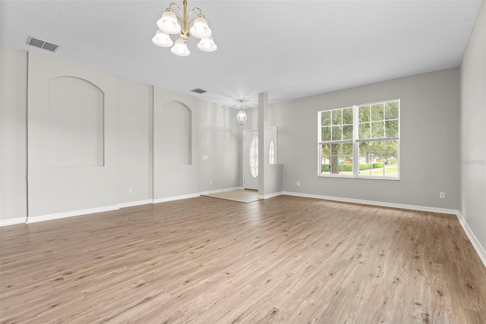 10215 CYPRESS KNEE CIR