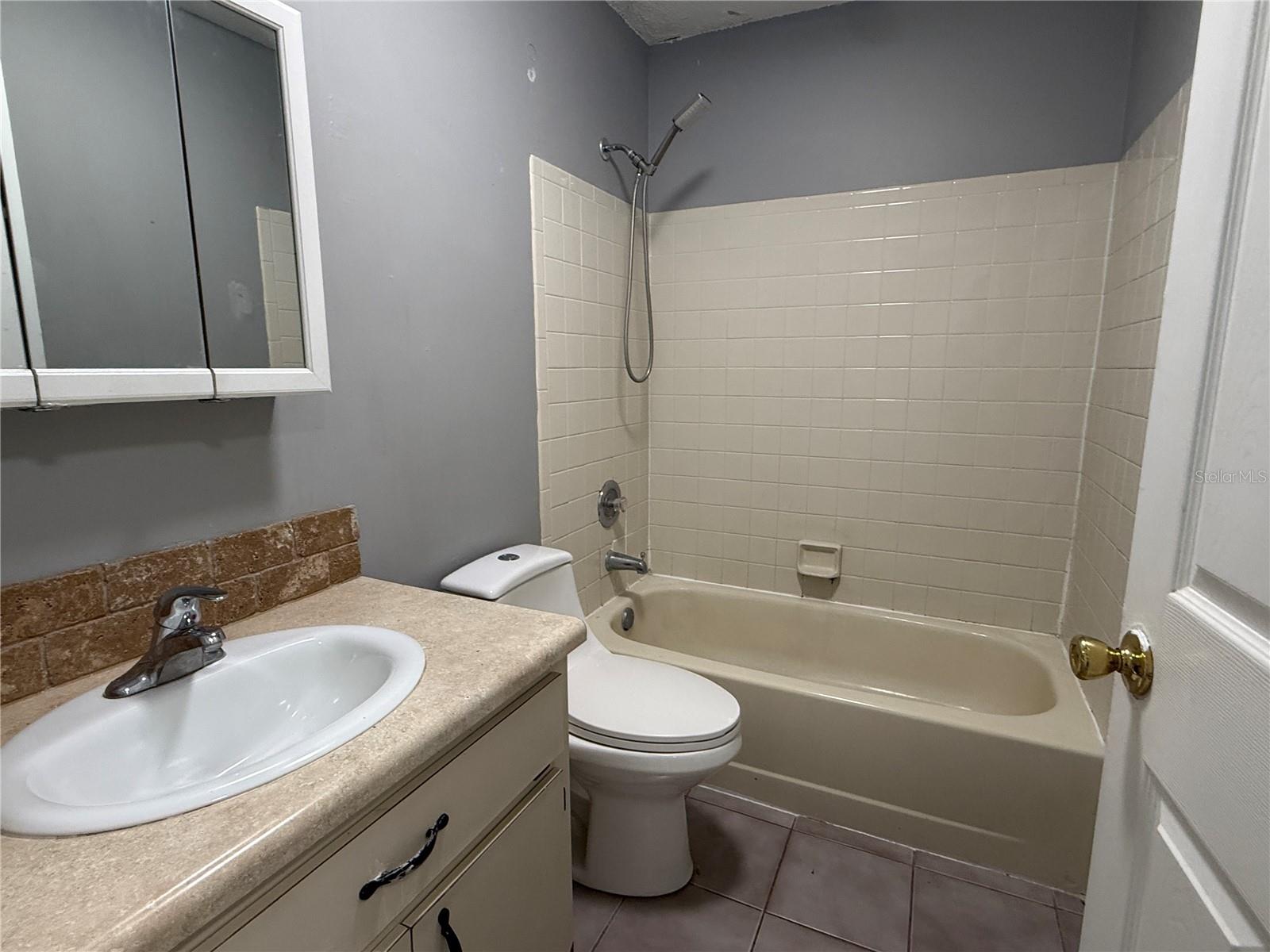 7425 VILLAS OAK CT