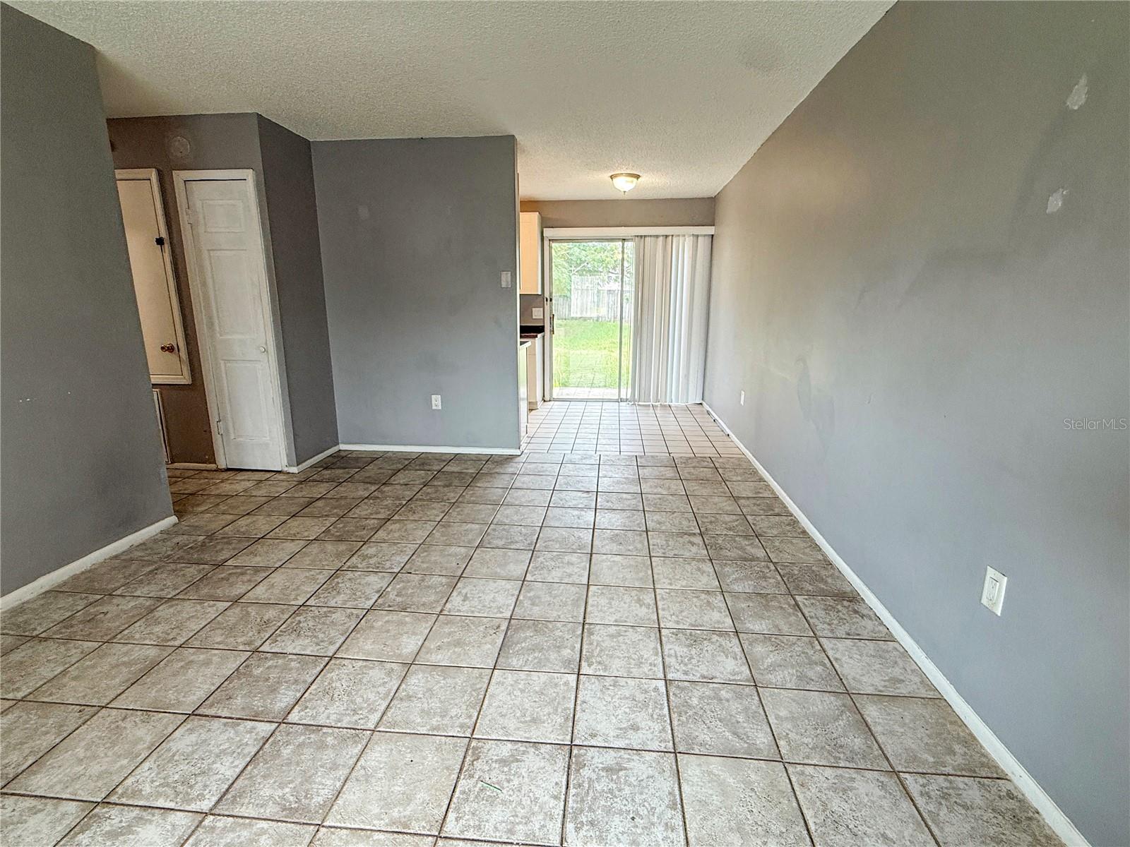 7425 VILLAS OAK CT