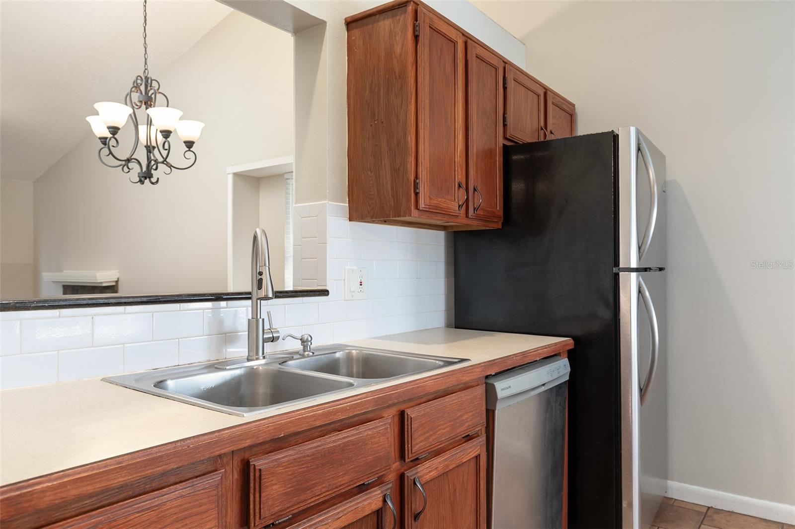 824 HILLARY CT