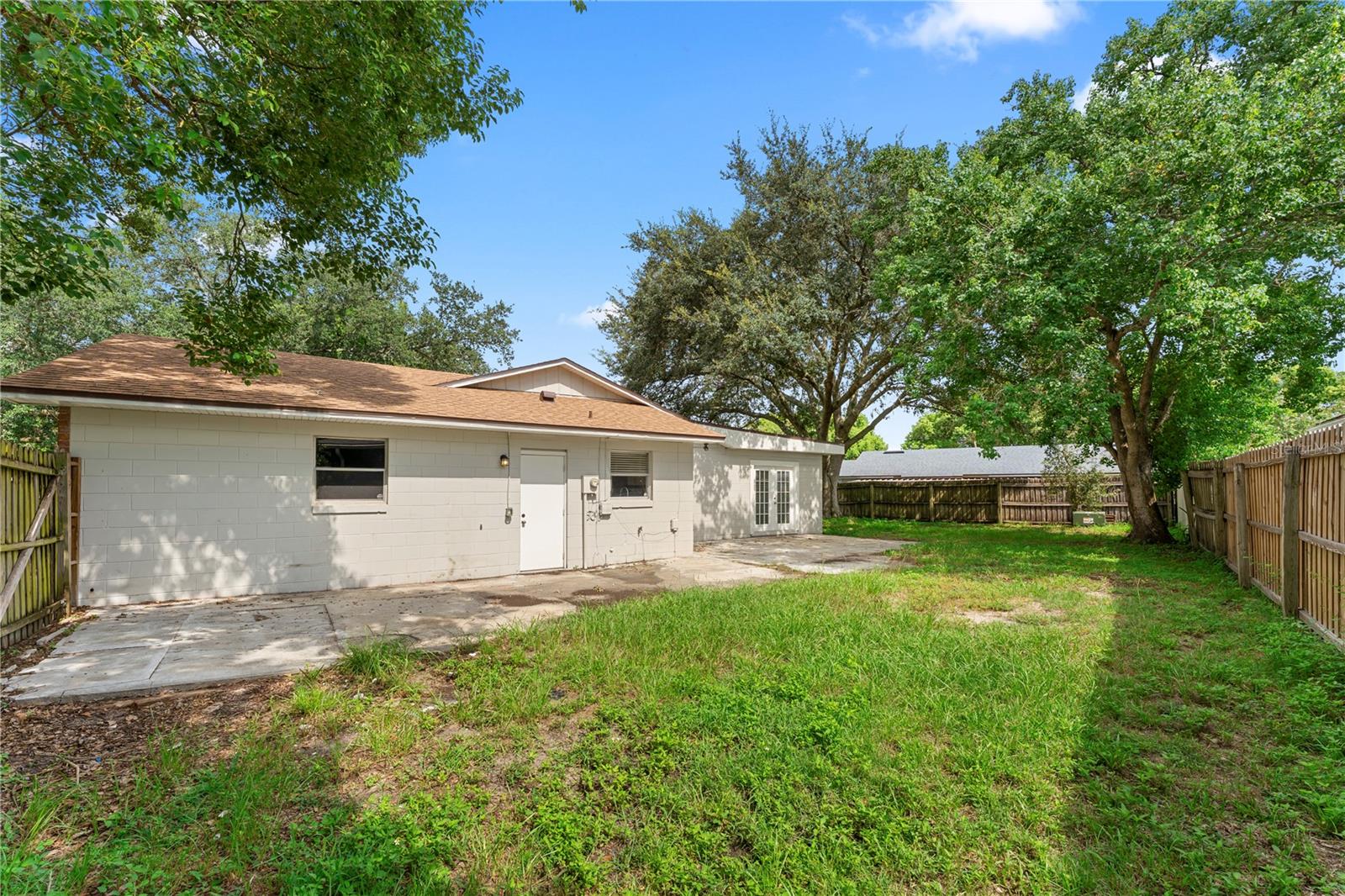 1723 CANTERBURY CIR