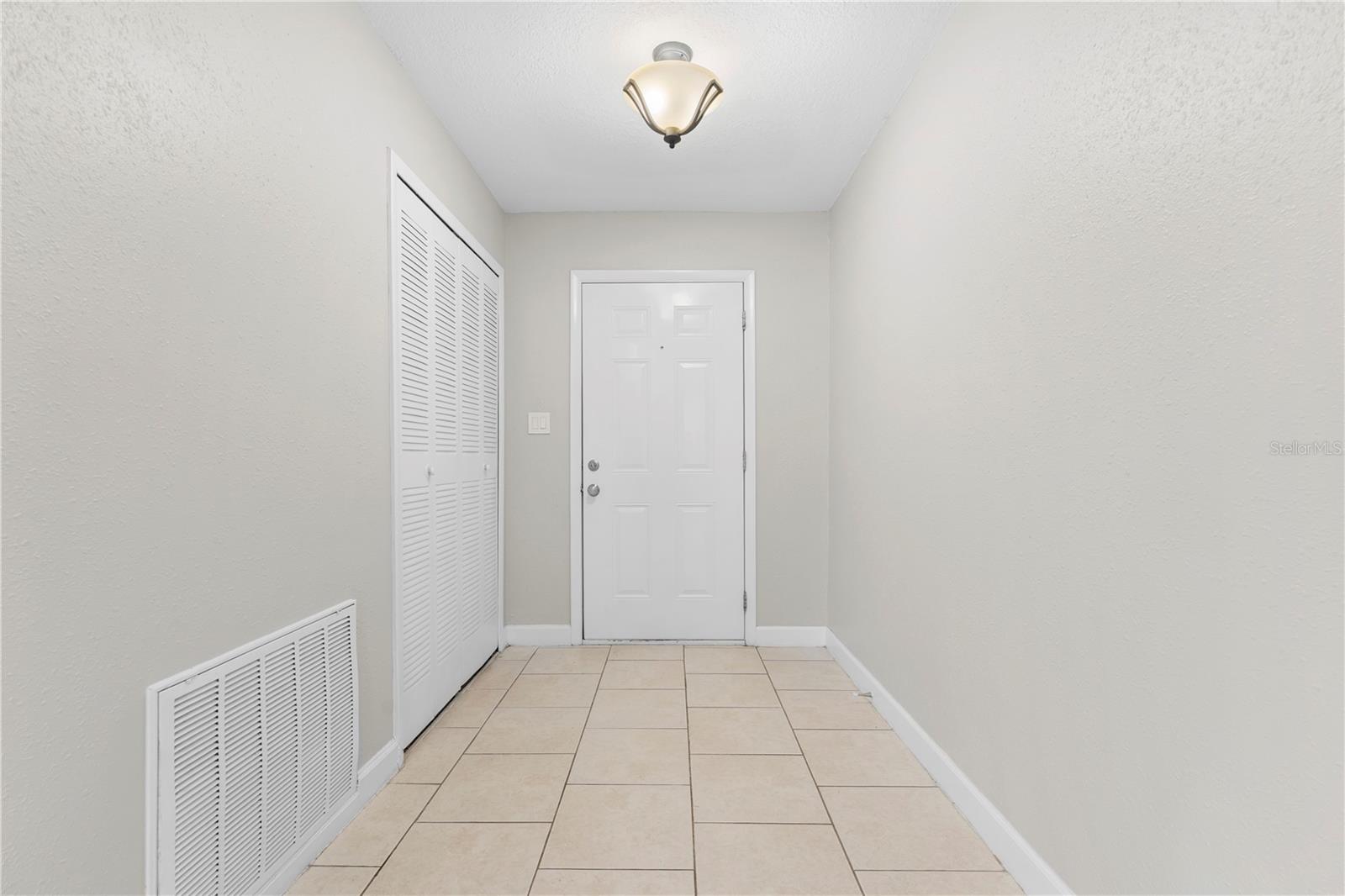 1723 CANTERBURY CIR