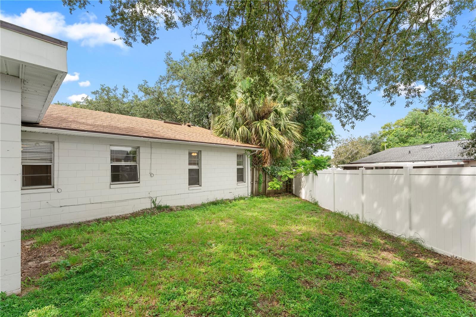1723 CANTERBURY CIR