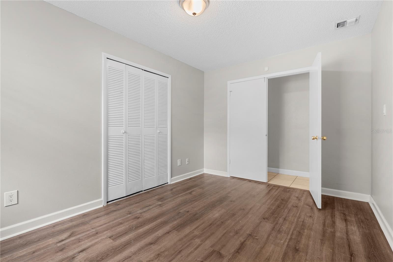 1723 CANTERBURY CIR