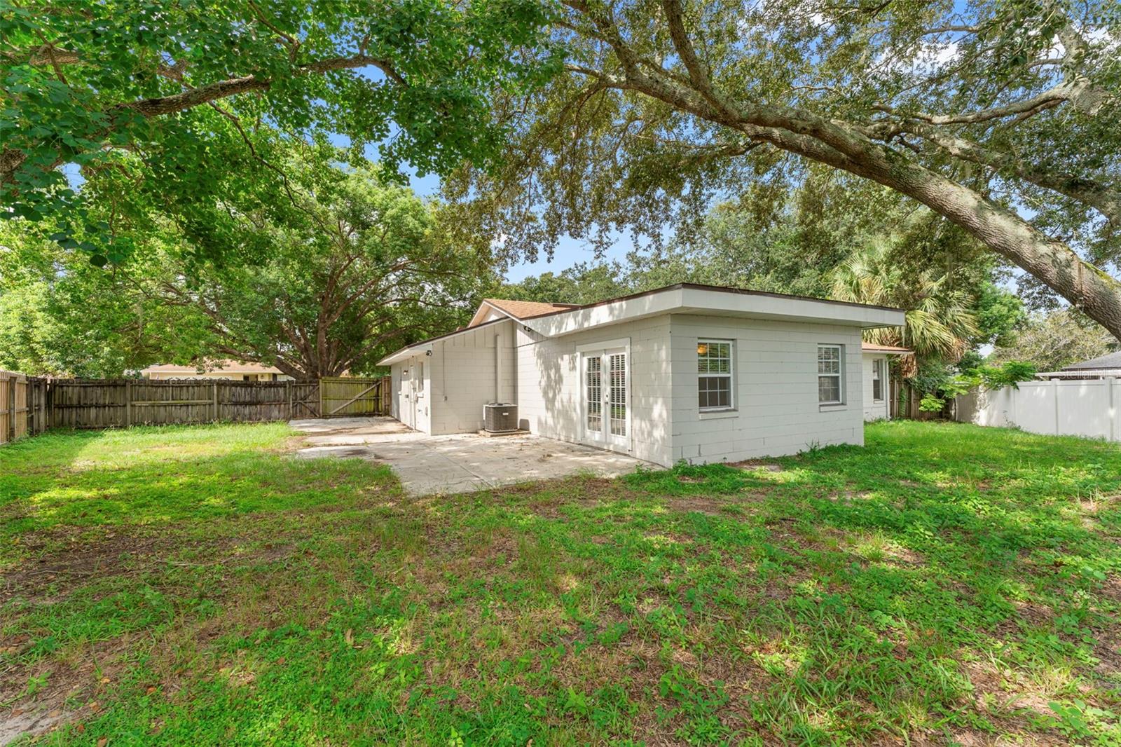 1723 CANTERBURY CIR