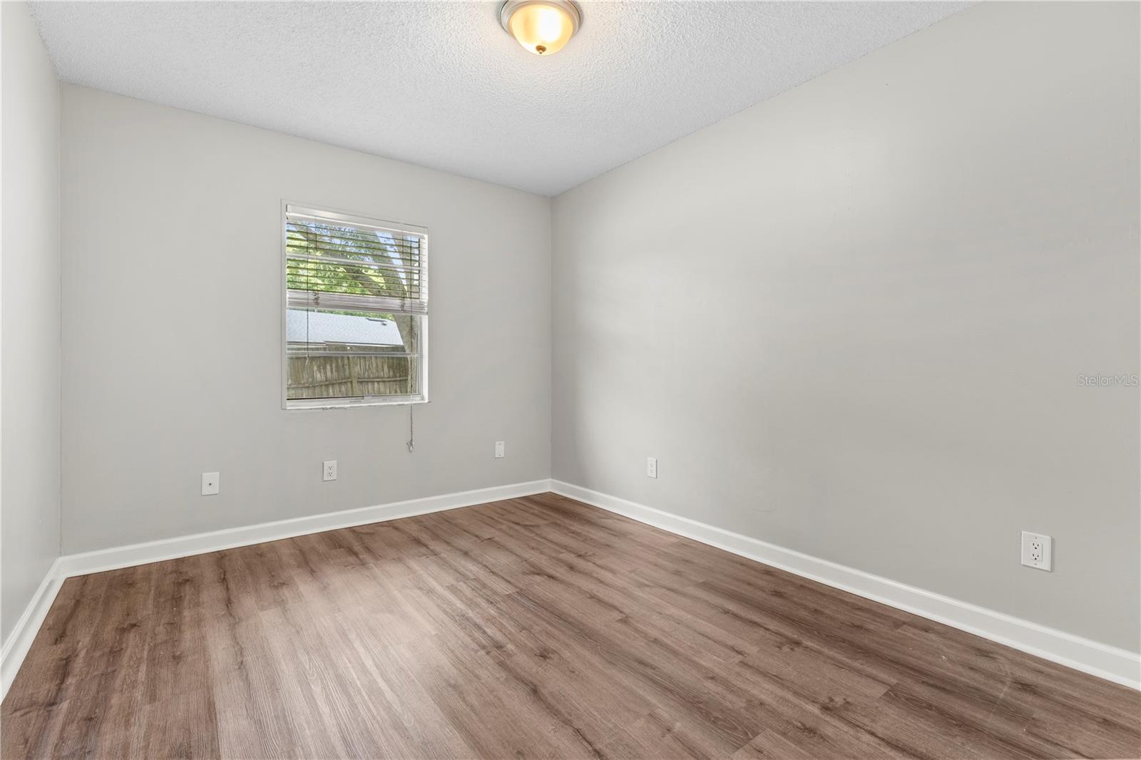 1723 CANTERBURY CIR