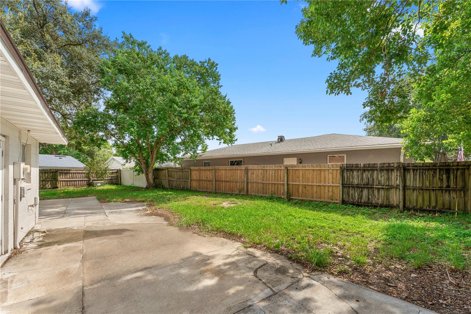 1723 CANTERBURY CIR