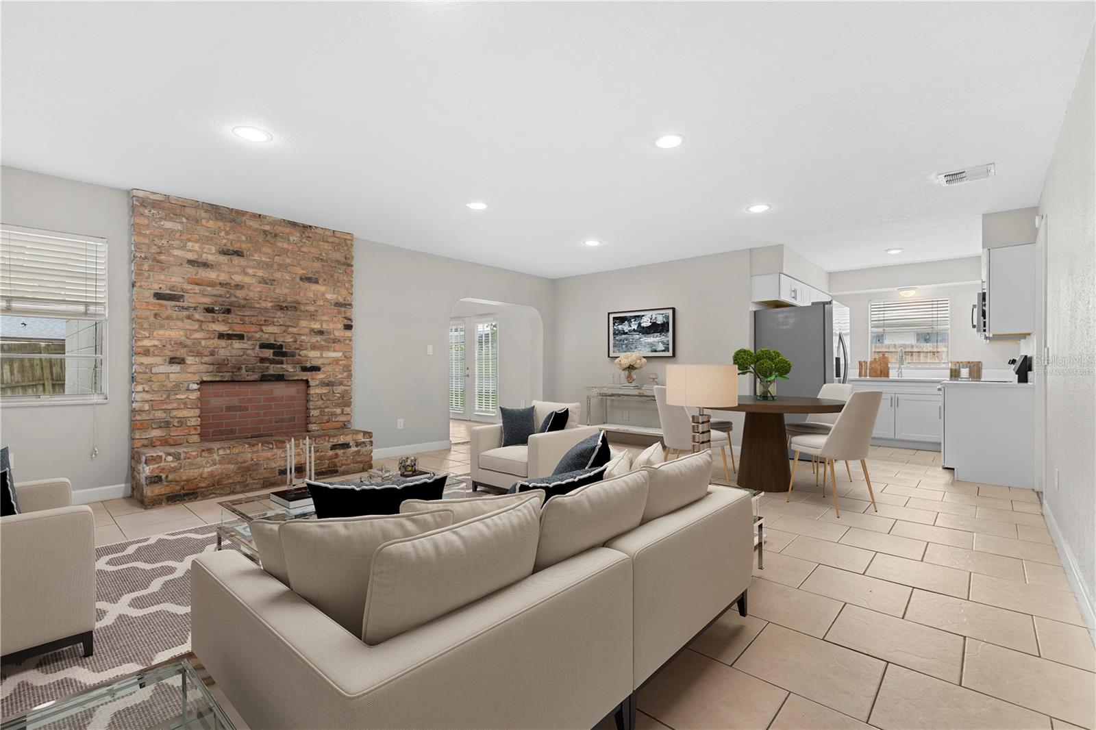 1723 CANTERBURY CIR