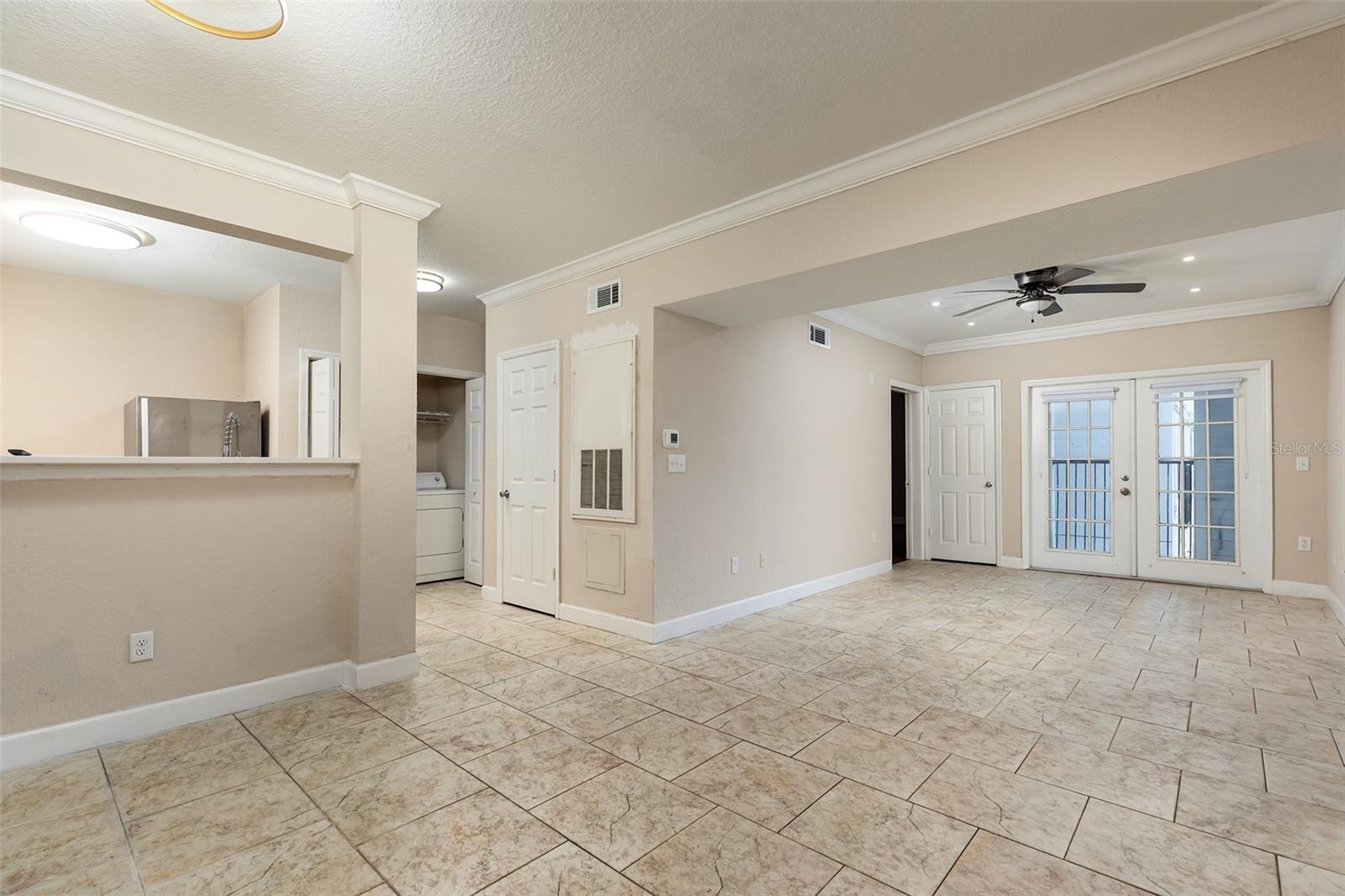 206 E SOUTH ST #4007