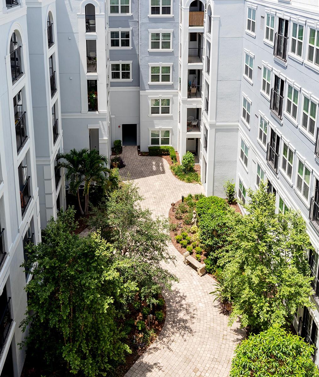 206 E SOUTH ST #4007