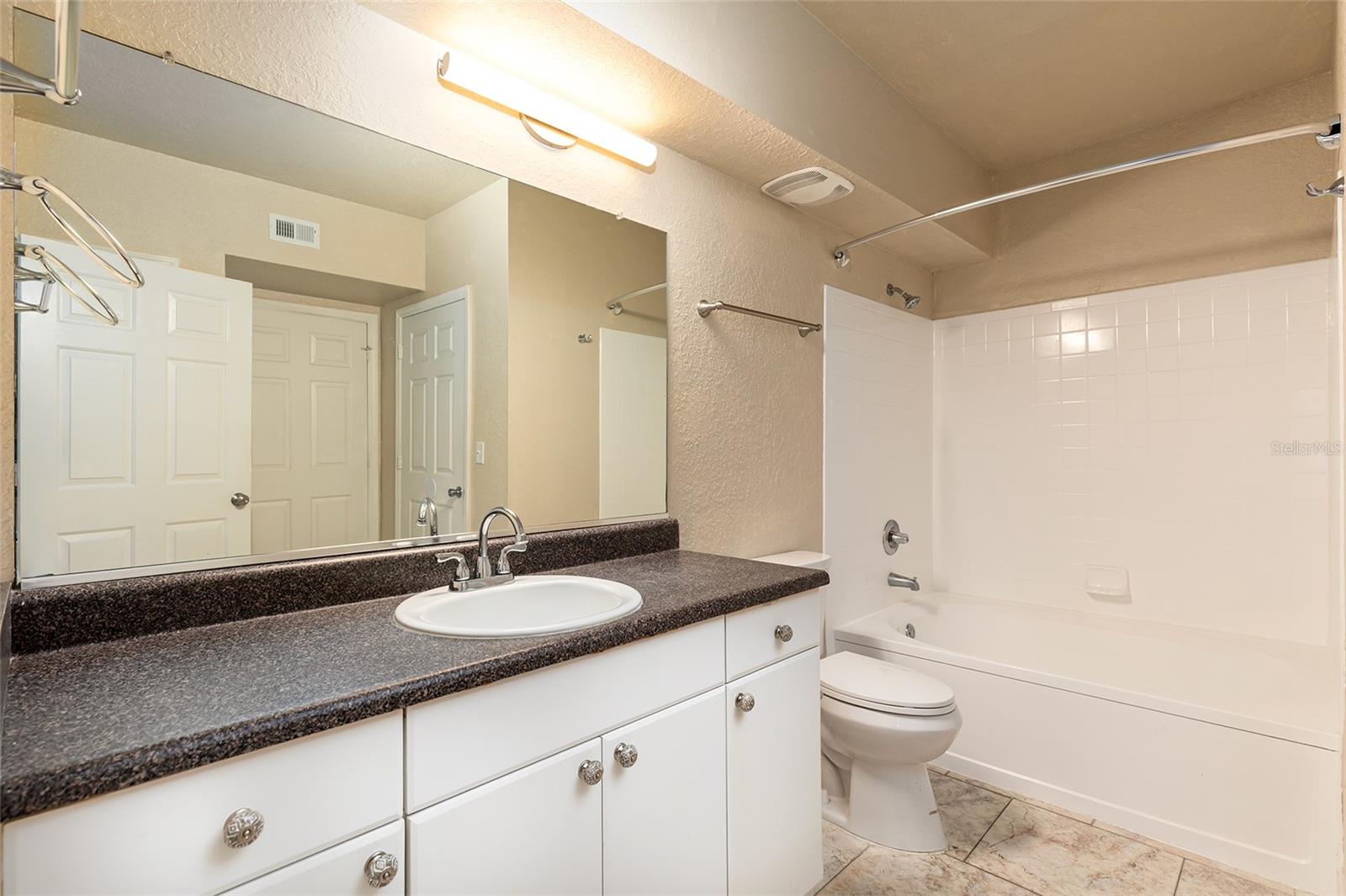 206 E SOUTH ST #4007
