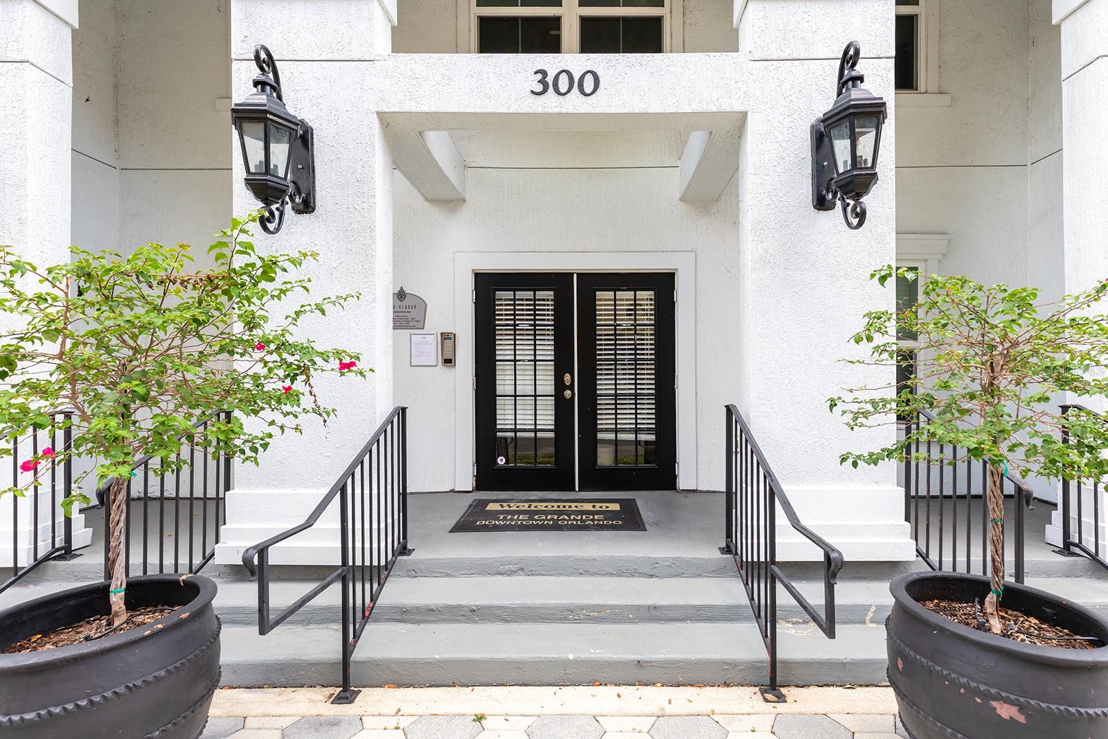 206 E SOUTH ST #4007