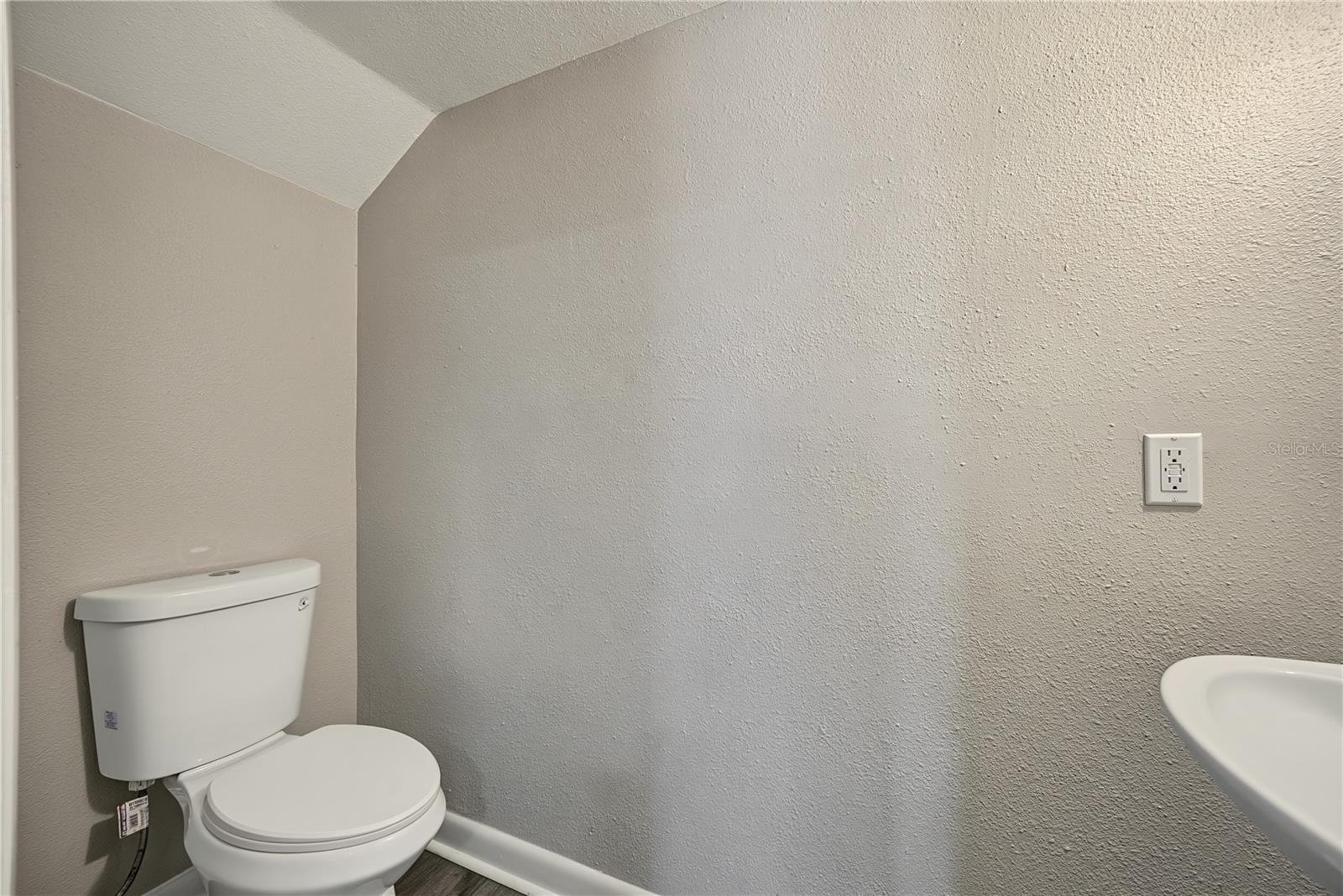 208 ALSTON DR
