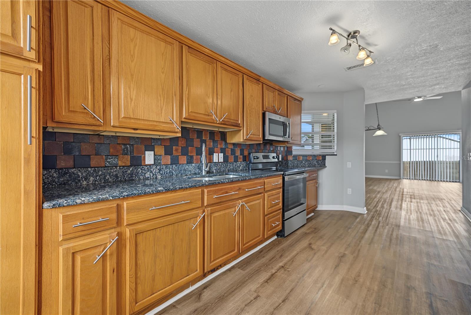 208 ALSTON DR