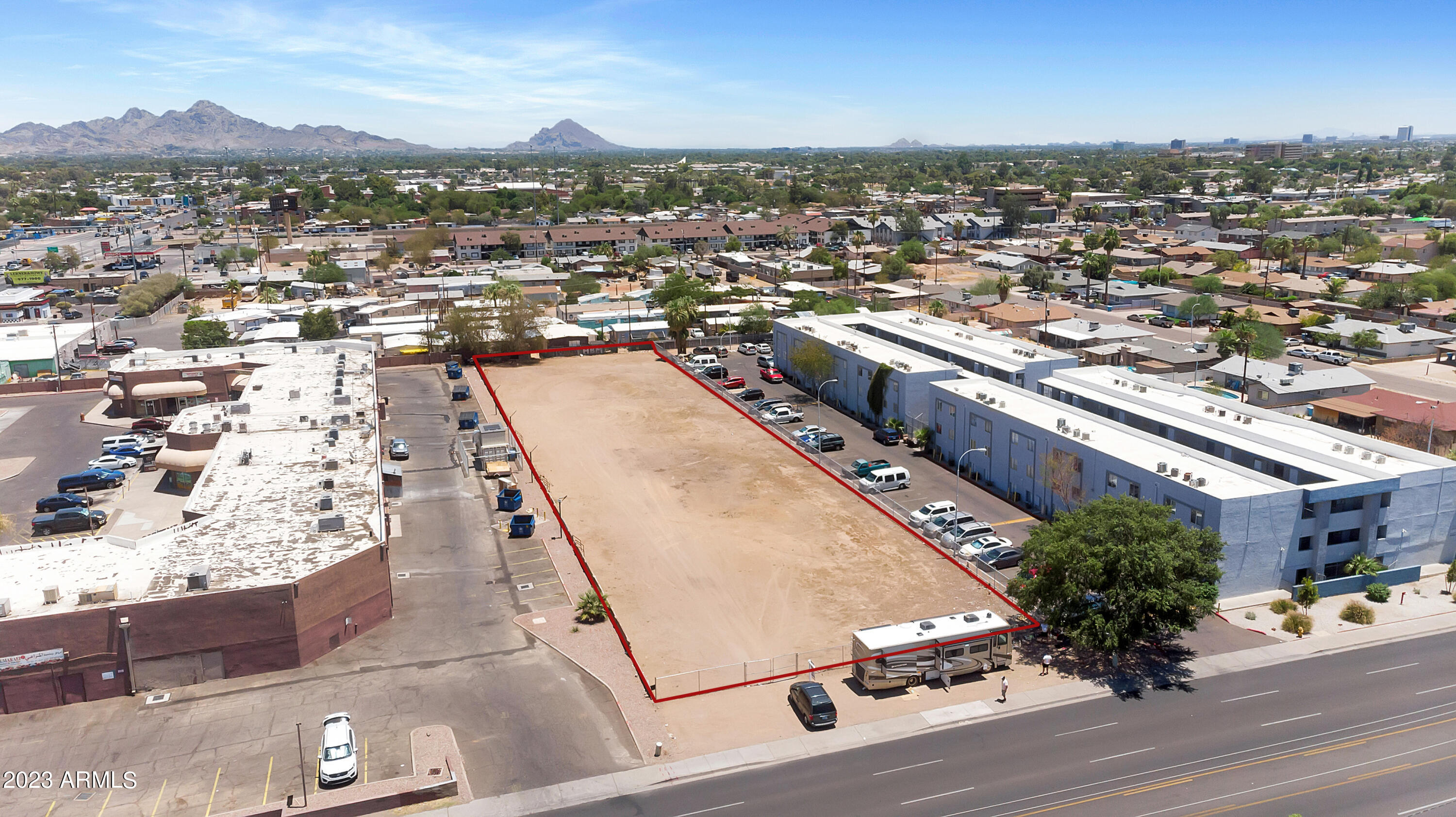 6819 N 27TH Avenue, -