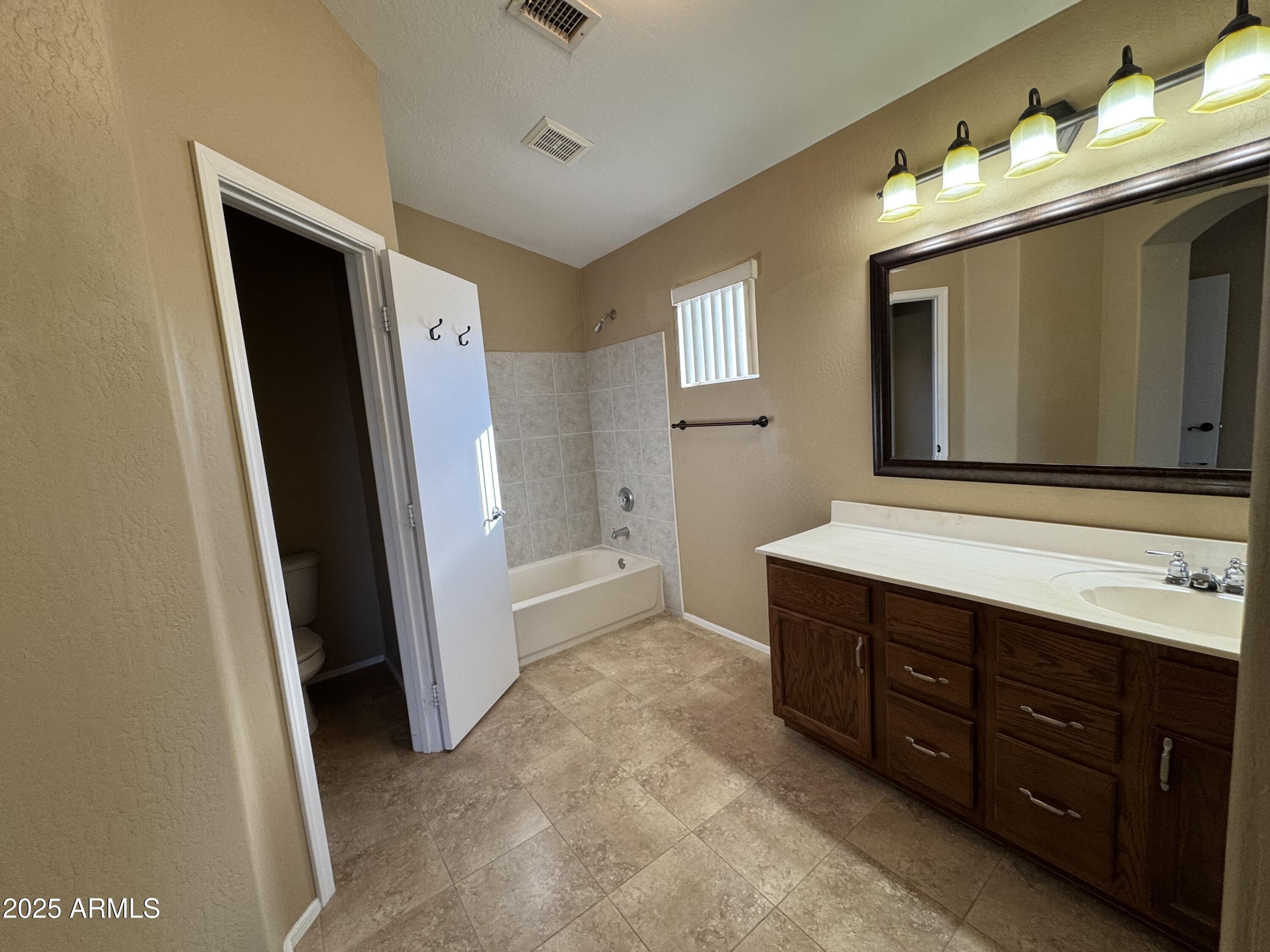 3232 E Kerry Lane