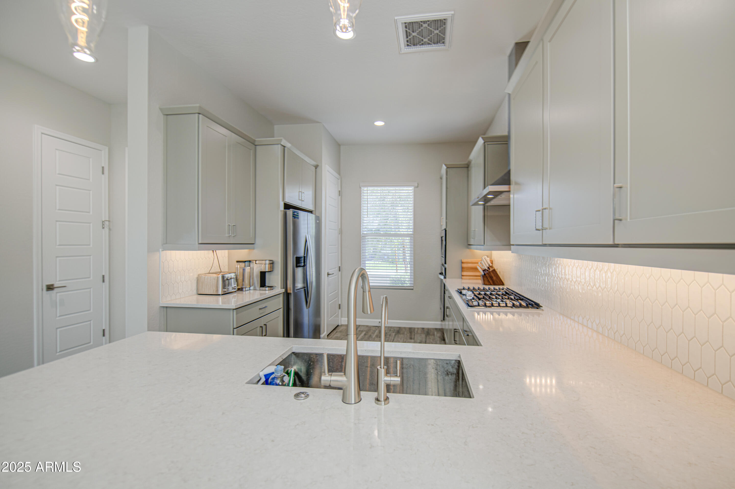 5112 E WOODRIDGE Drive