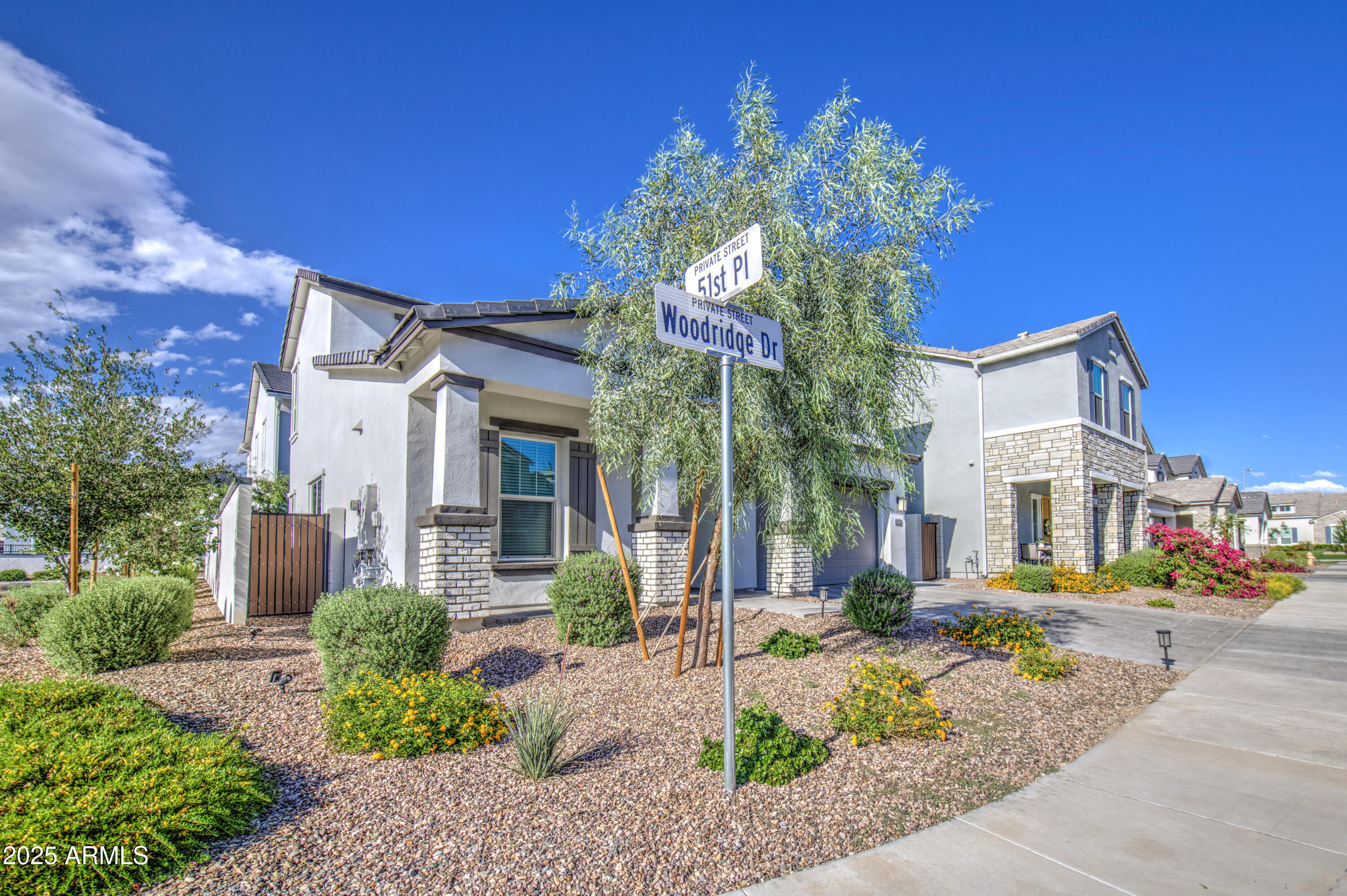 5112 E WOODRIDGE Drive