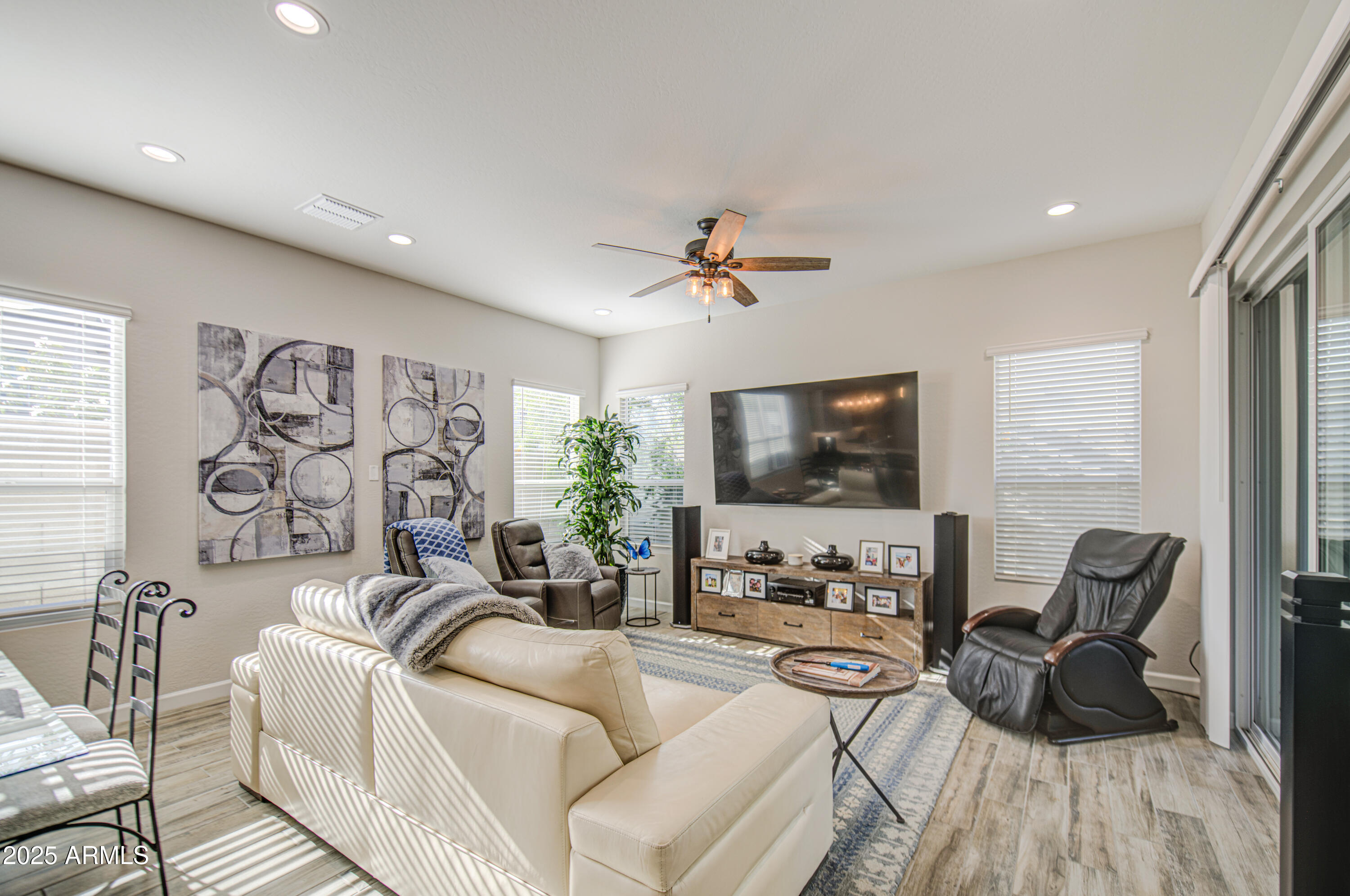 5112 E WOODRIDGE Drive