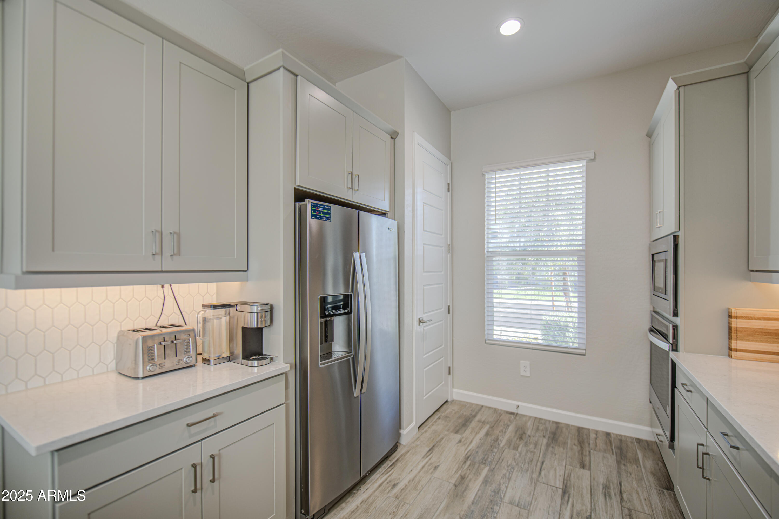 5112 E WOODRIDGE Drive