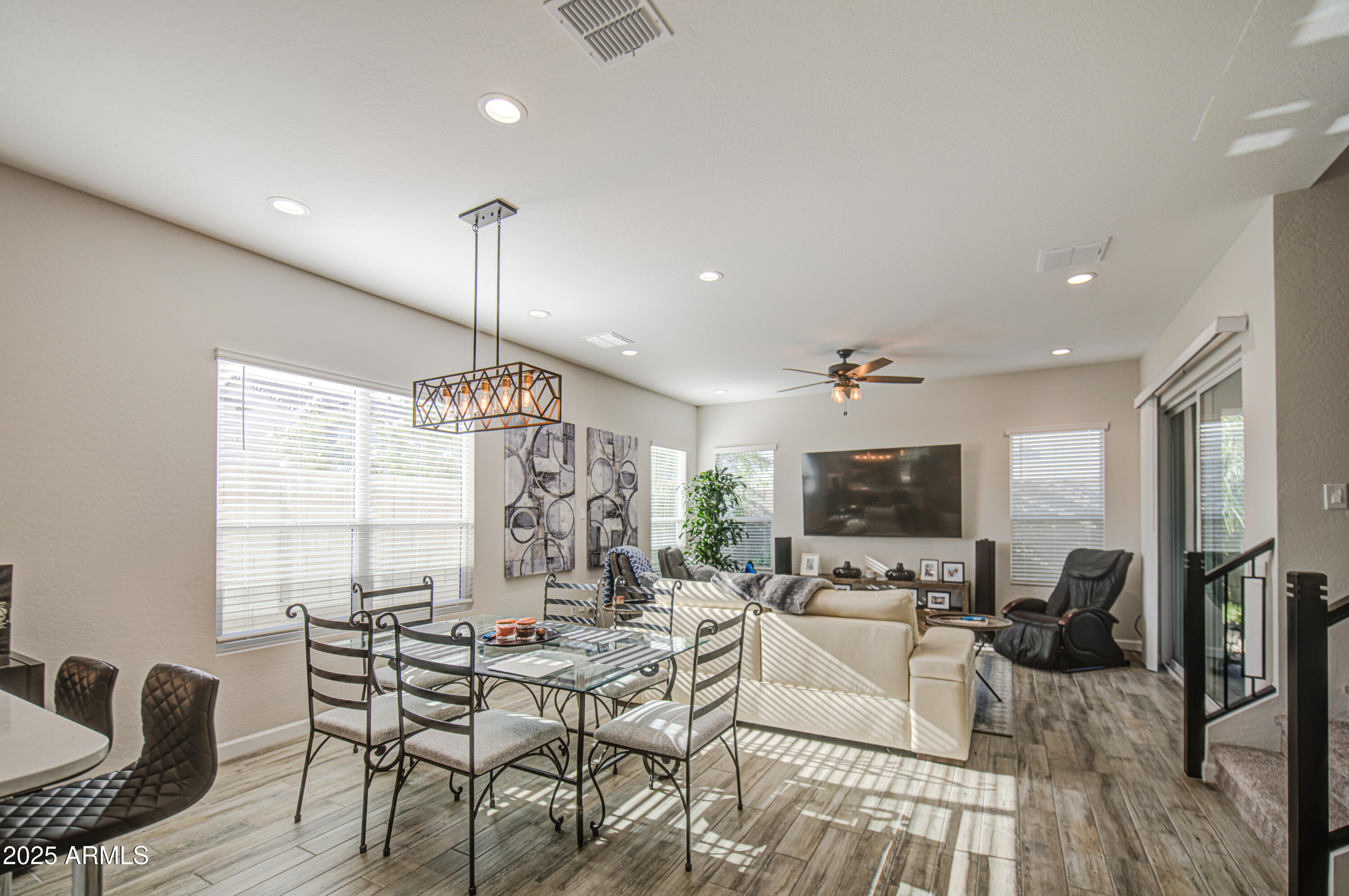 5112 E WOODRIDGE Drive