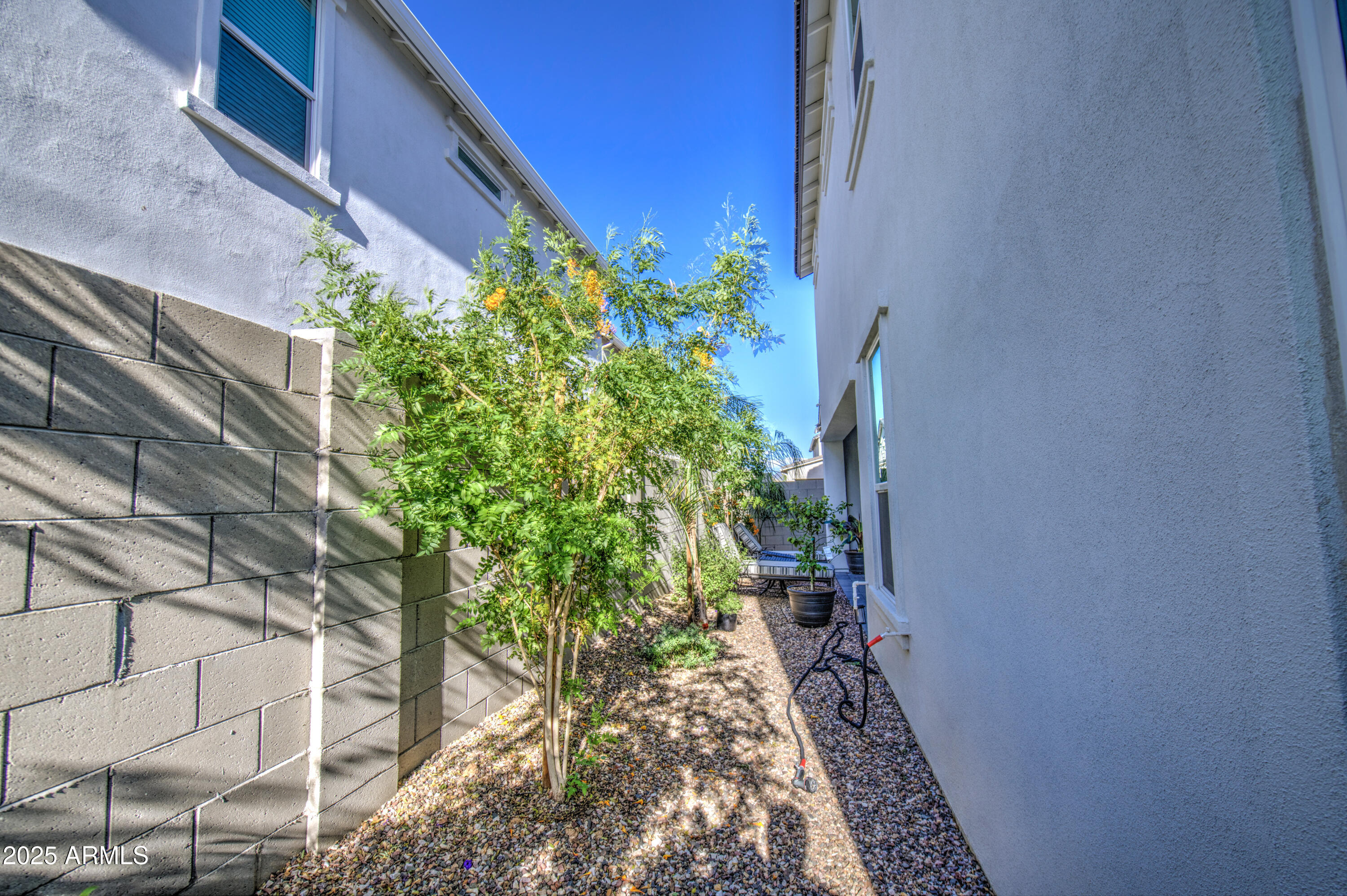 5112 E WOODRIDGE Drive