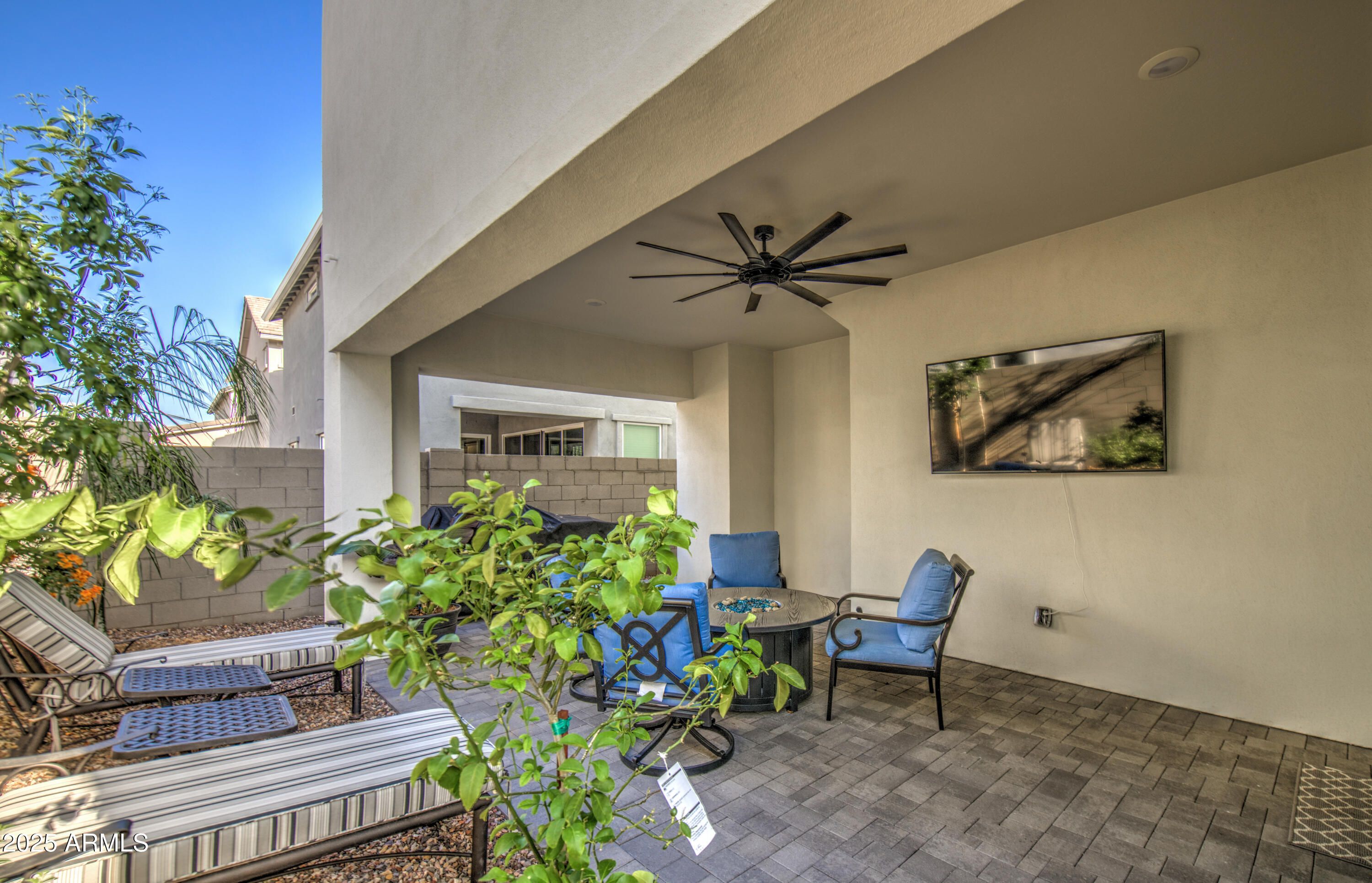 5112 E WOODRIDGE Drive