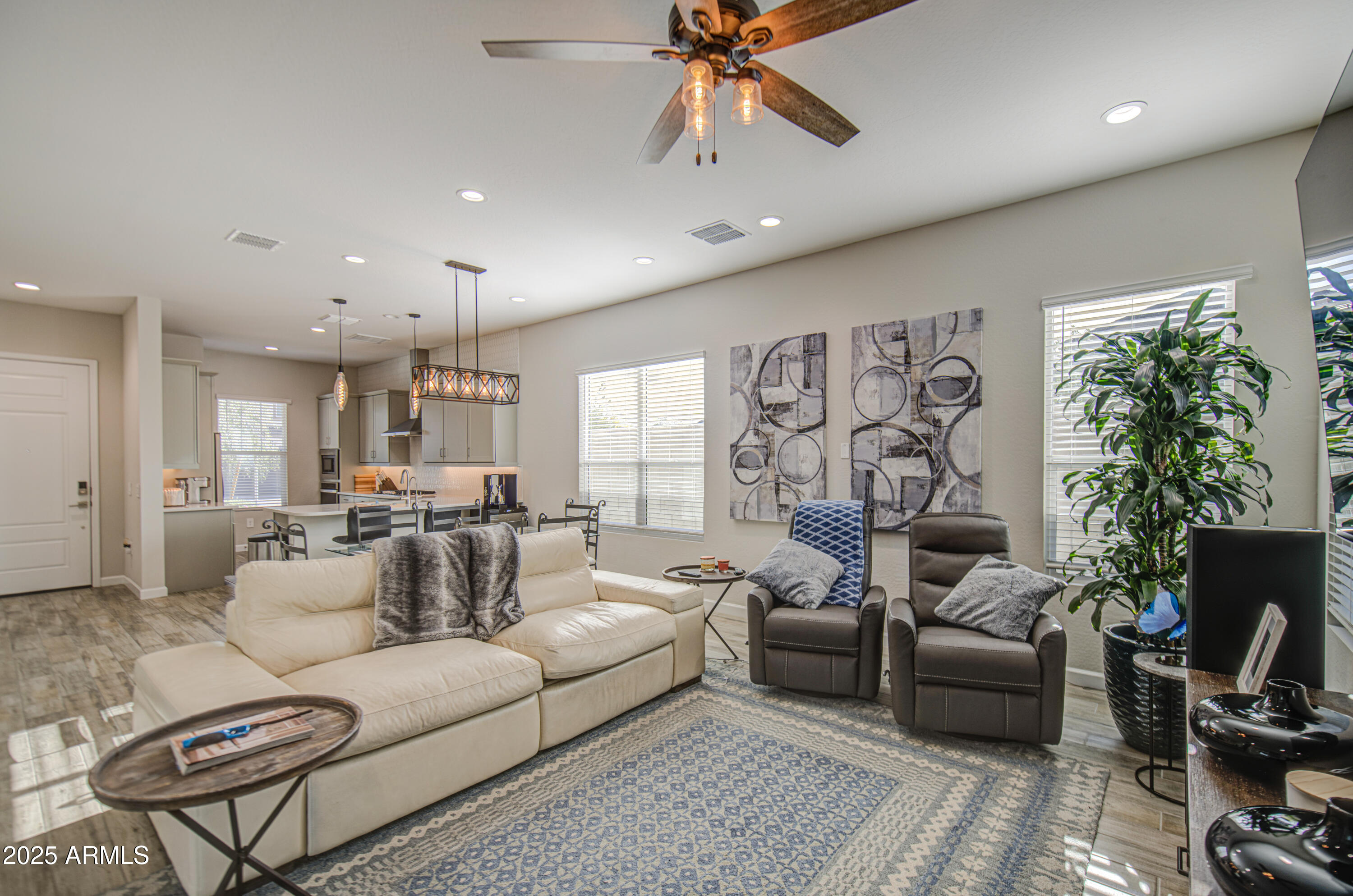 5112 E WOODRIDGE Drive