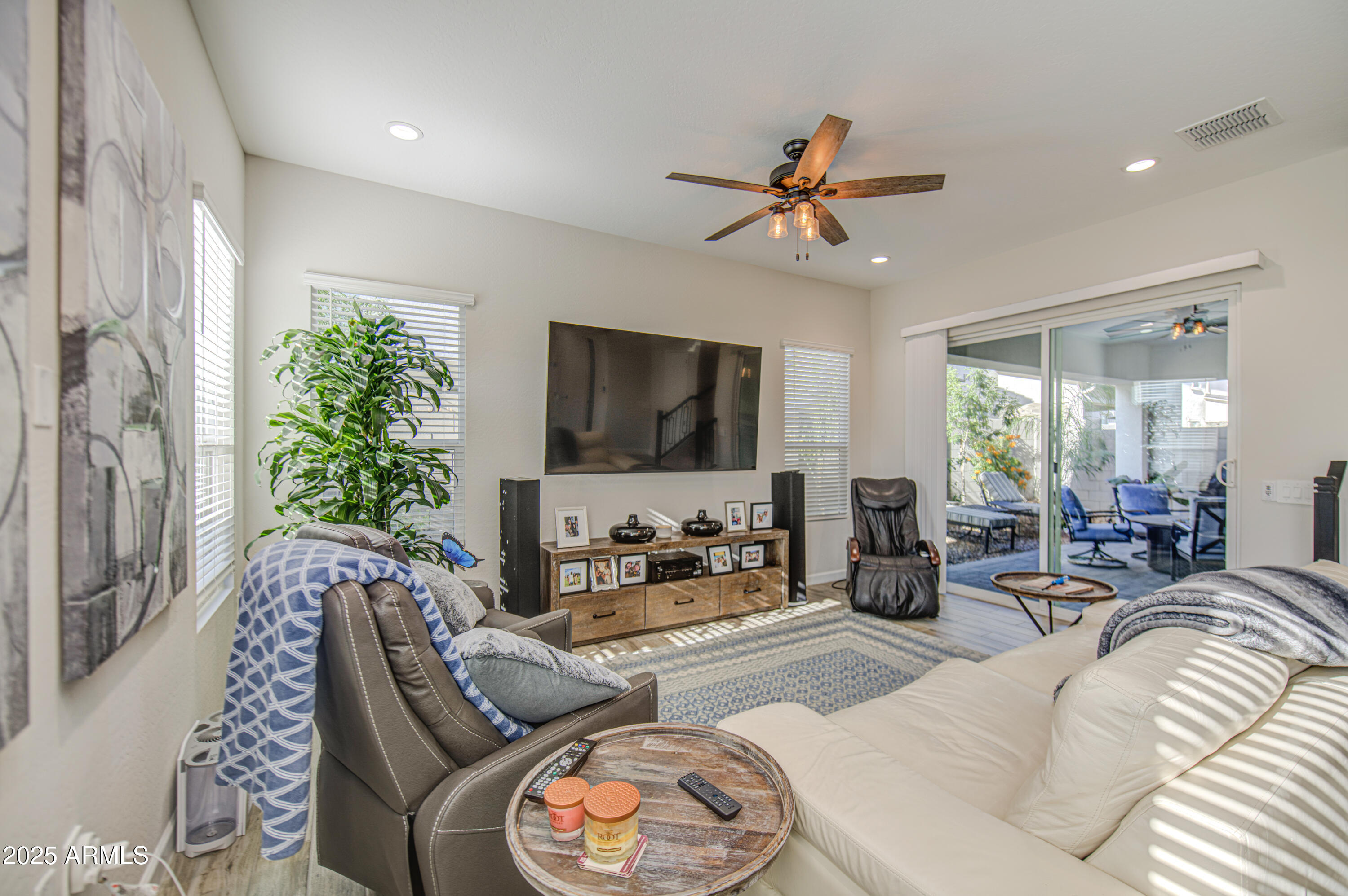 5112 E WOODRIDGE Drive