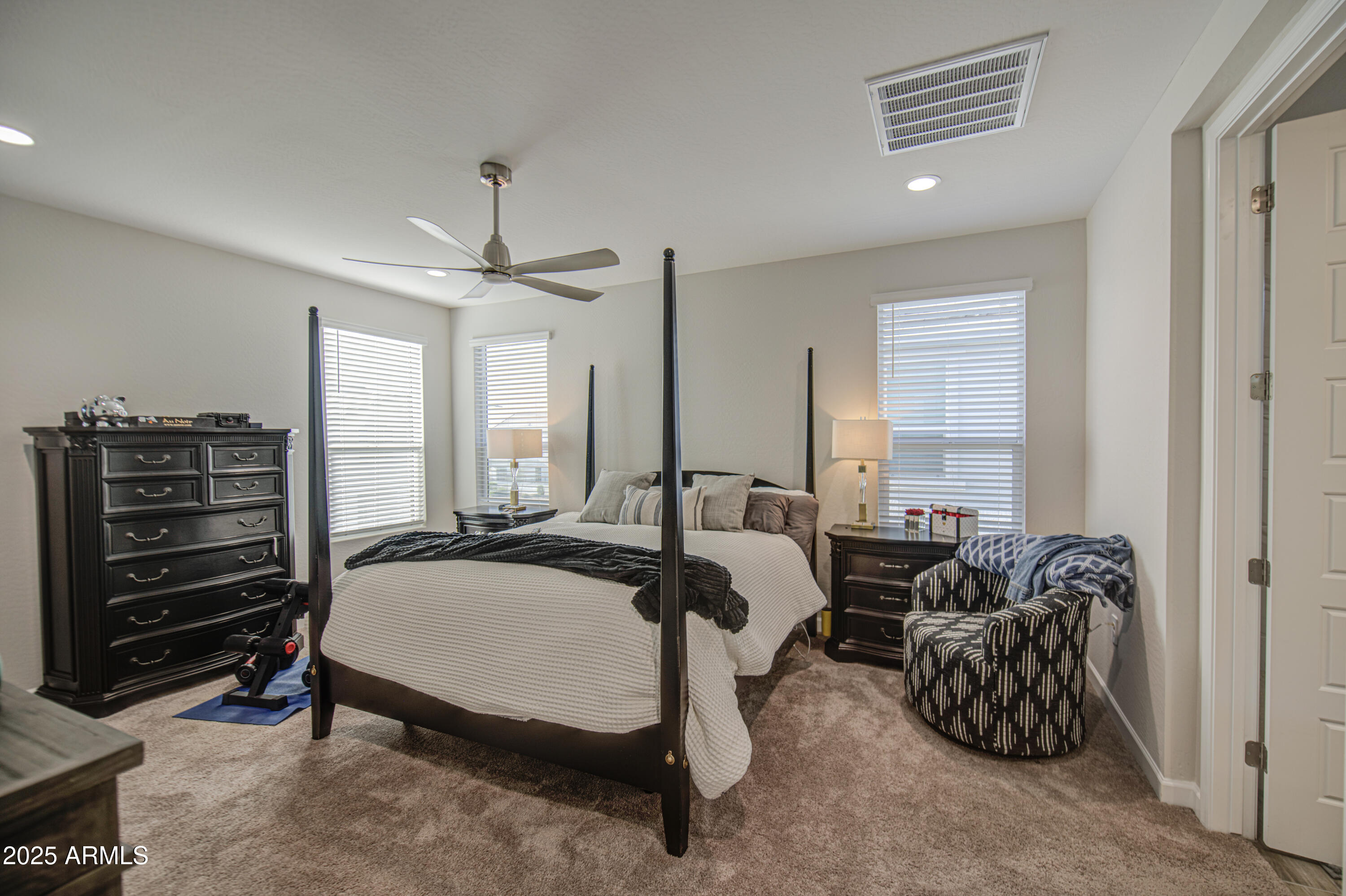 5112 E WOODRIDGE Drive