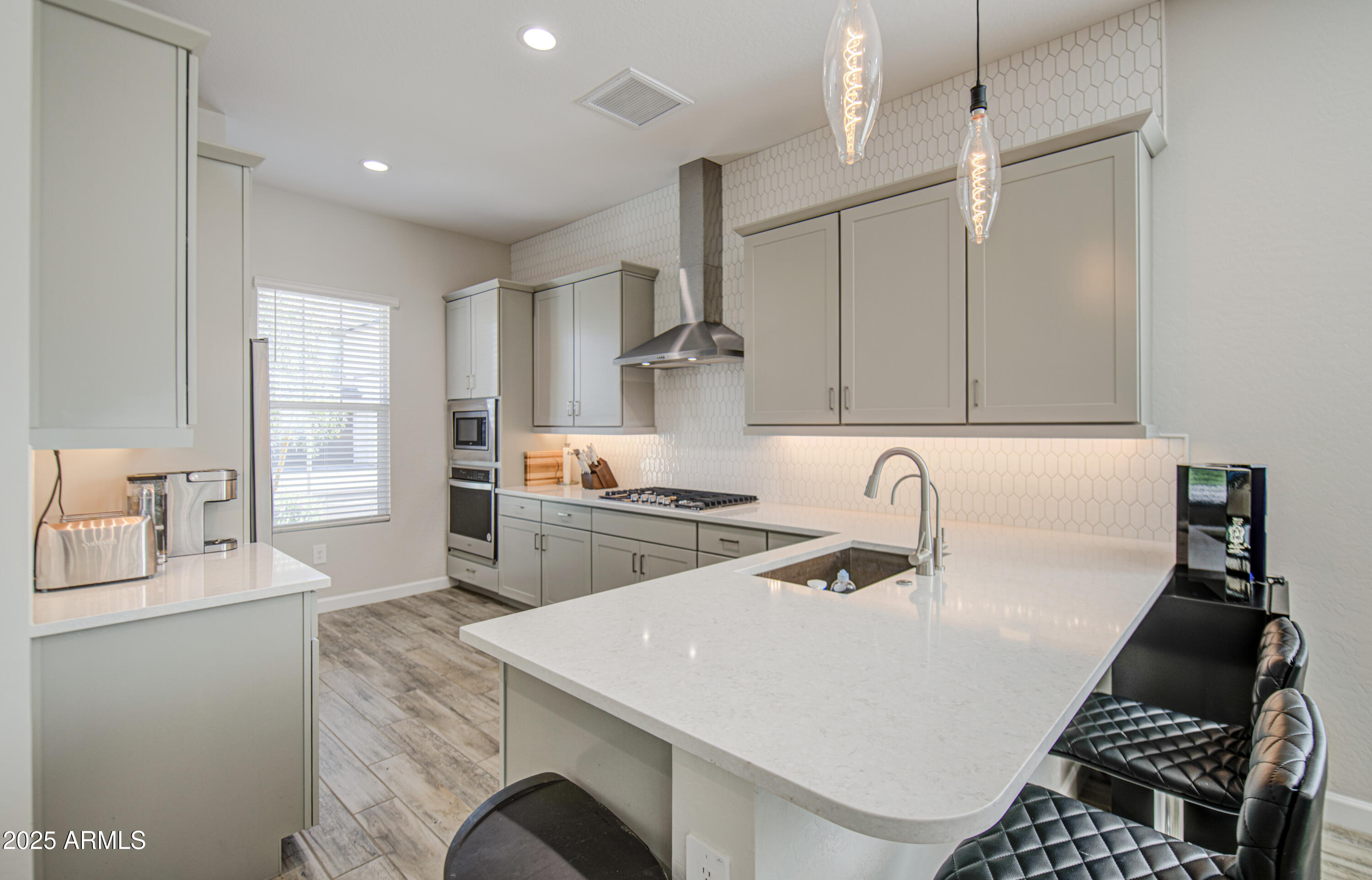5112 E WOODRIDGE Drive