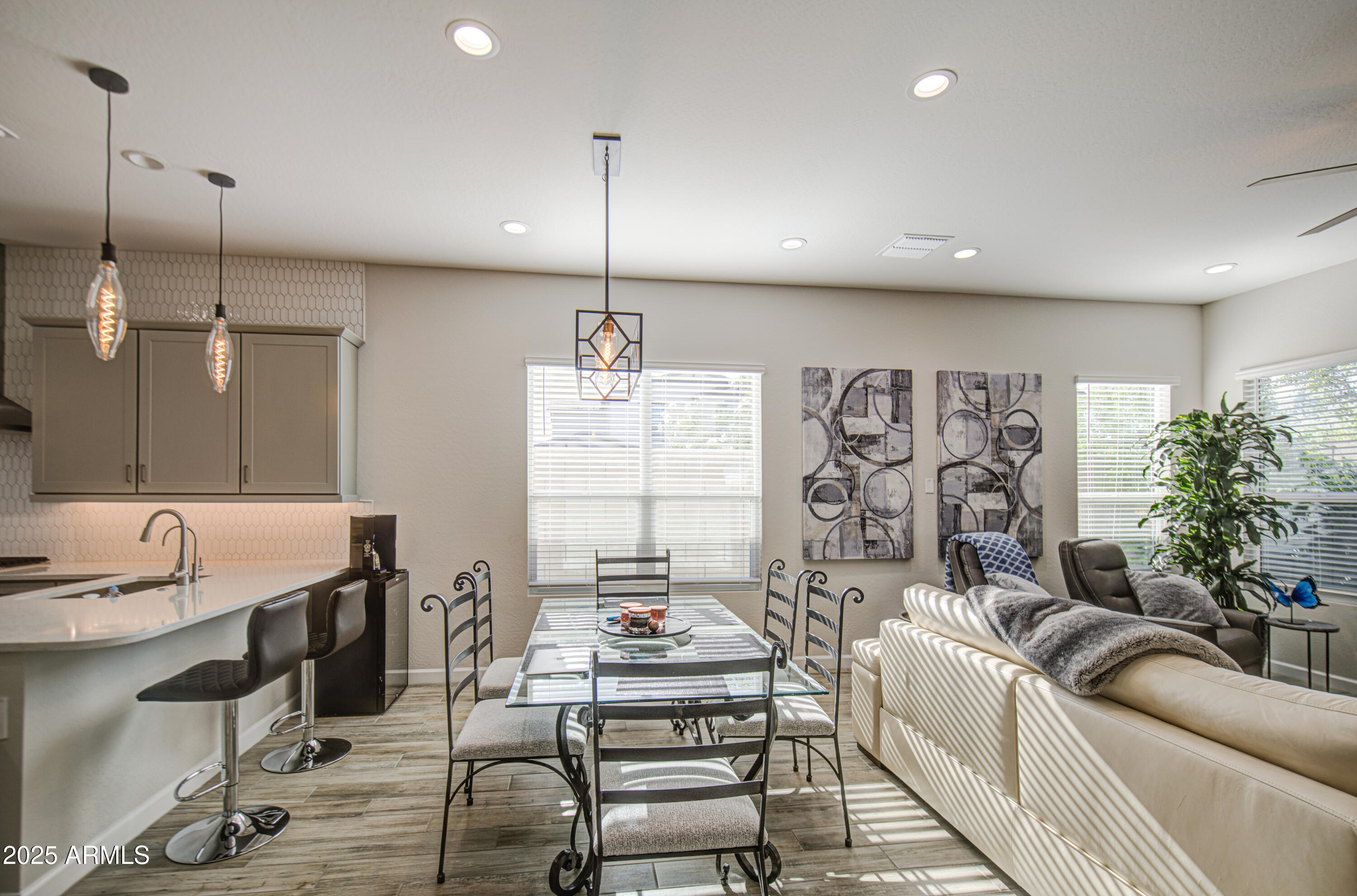 5112 E WOODRIDGE Drive