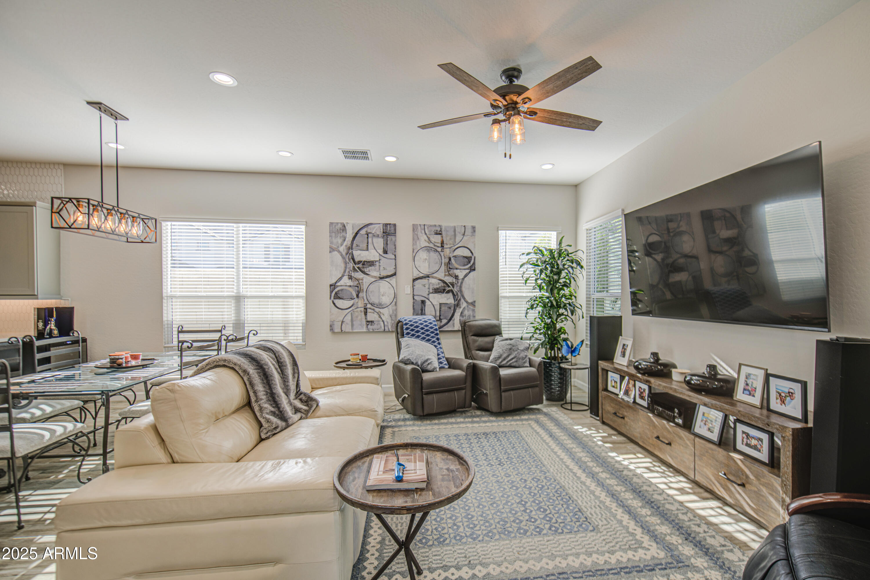 5112 E WOODRIDGE Drive