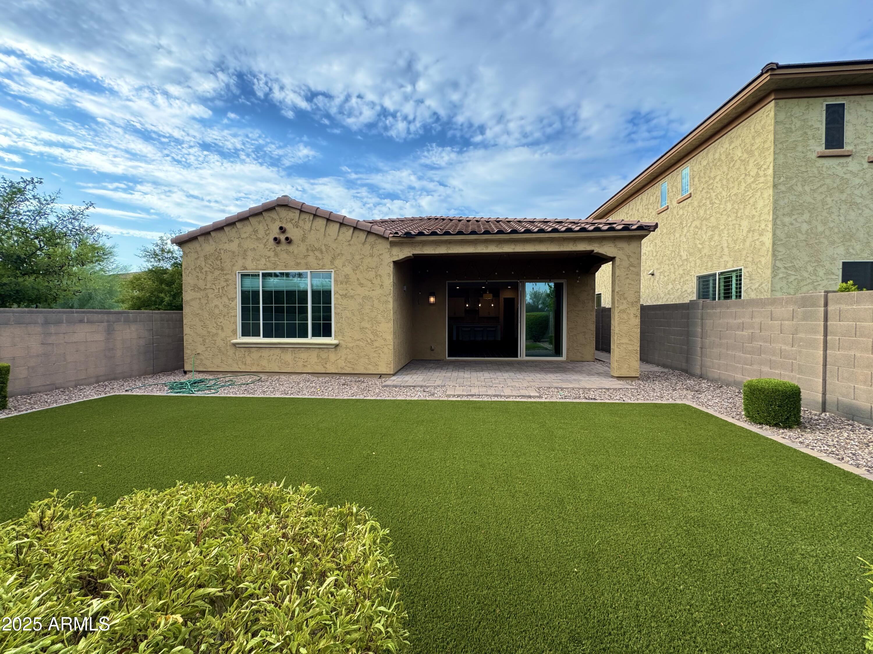 4511 E WALTER Way