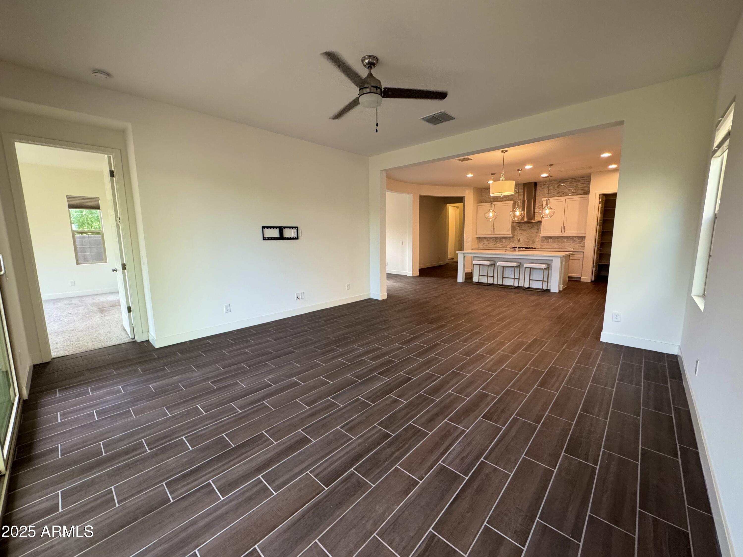 4511 E WALTER Way