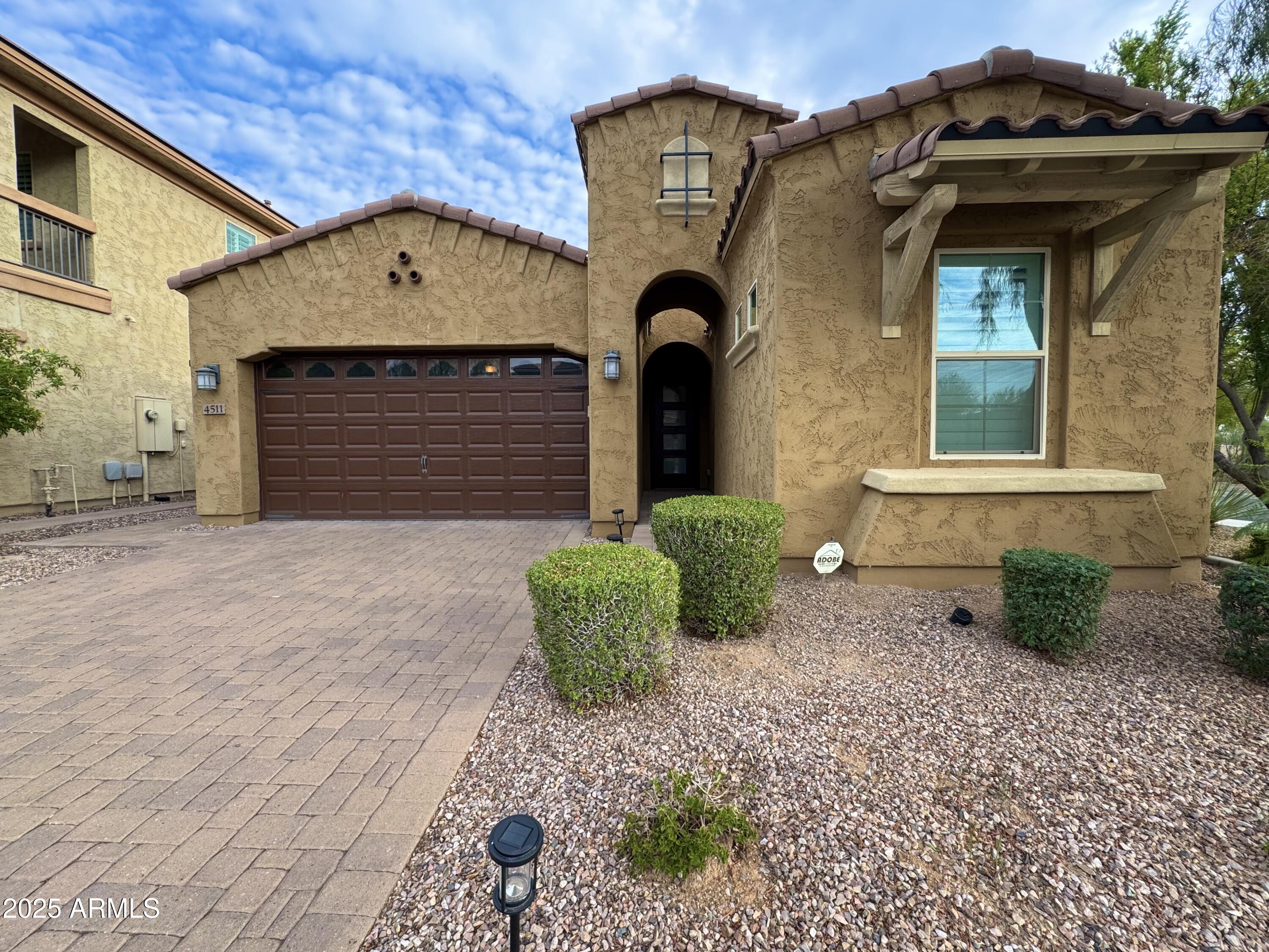 4511 E WALTER Way