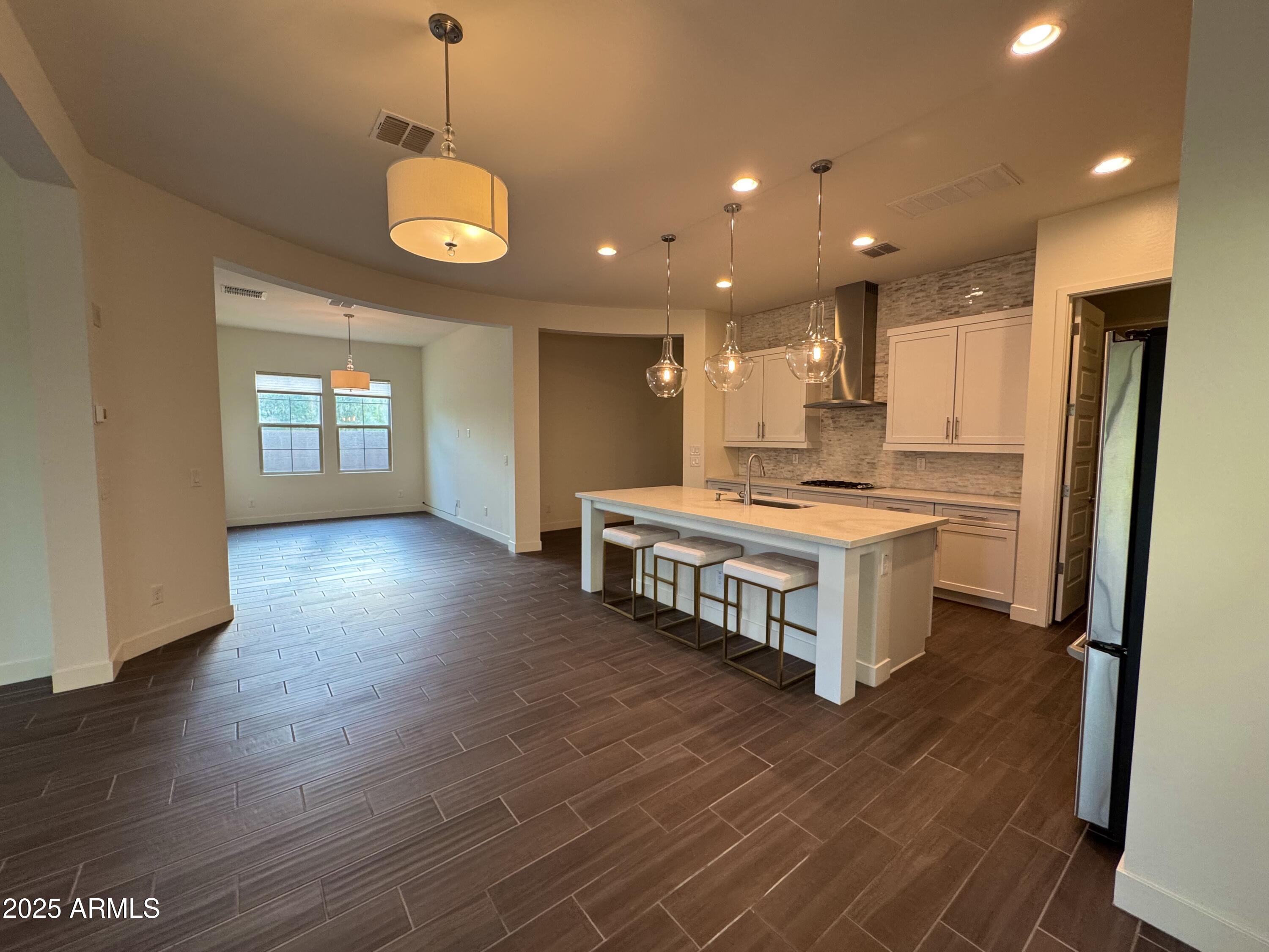 4511 E WALTER Way