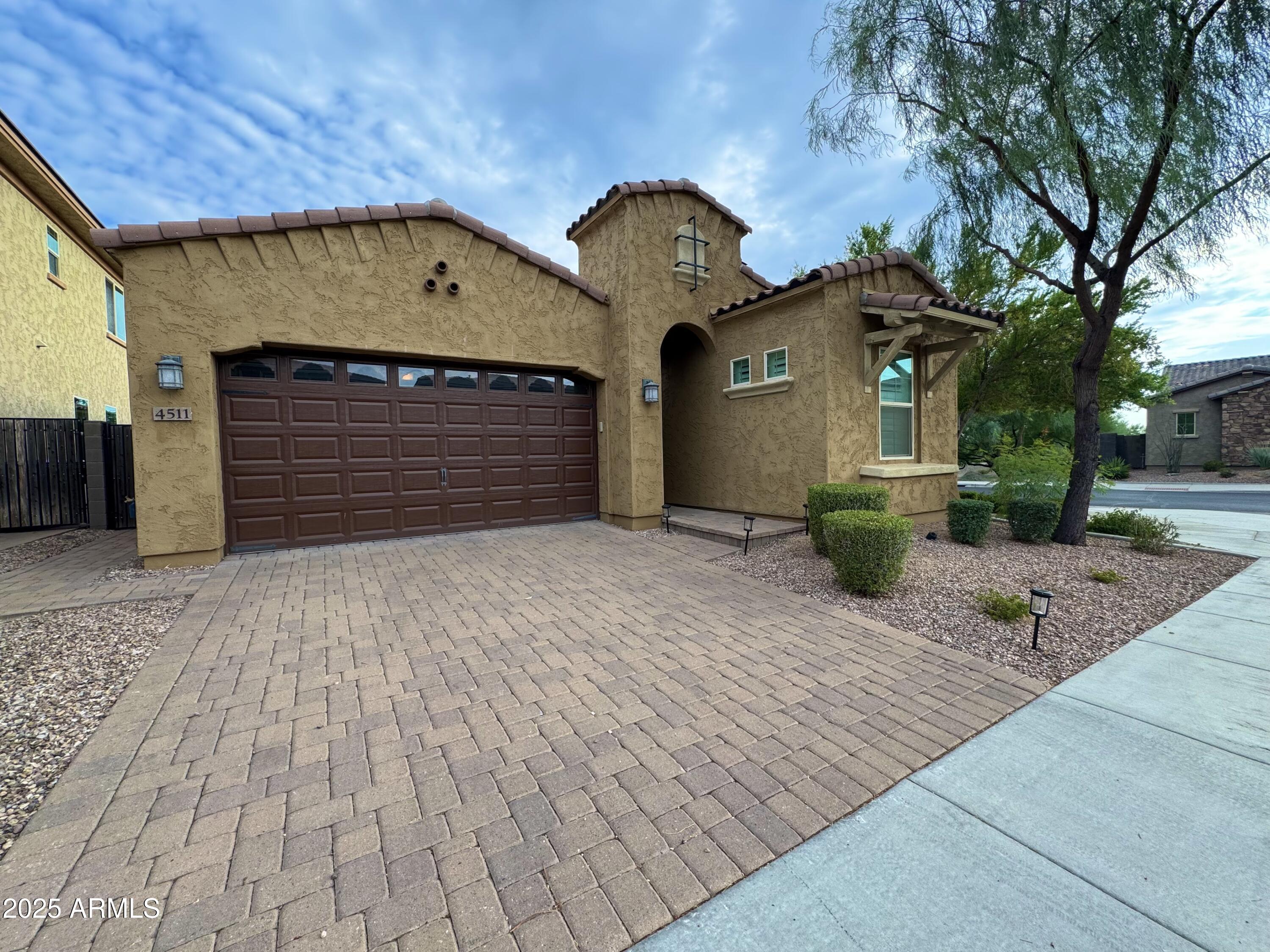 4511 E WALTER Way