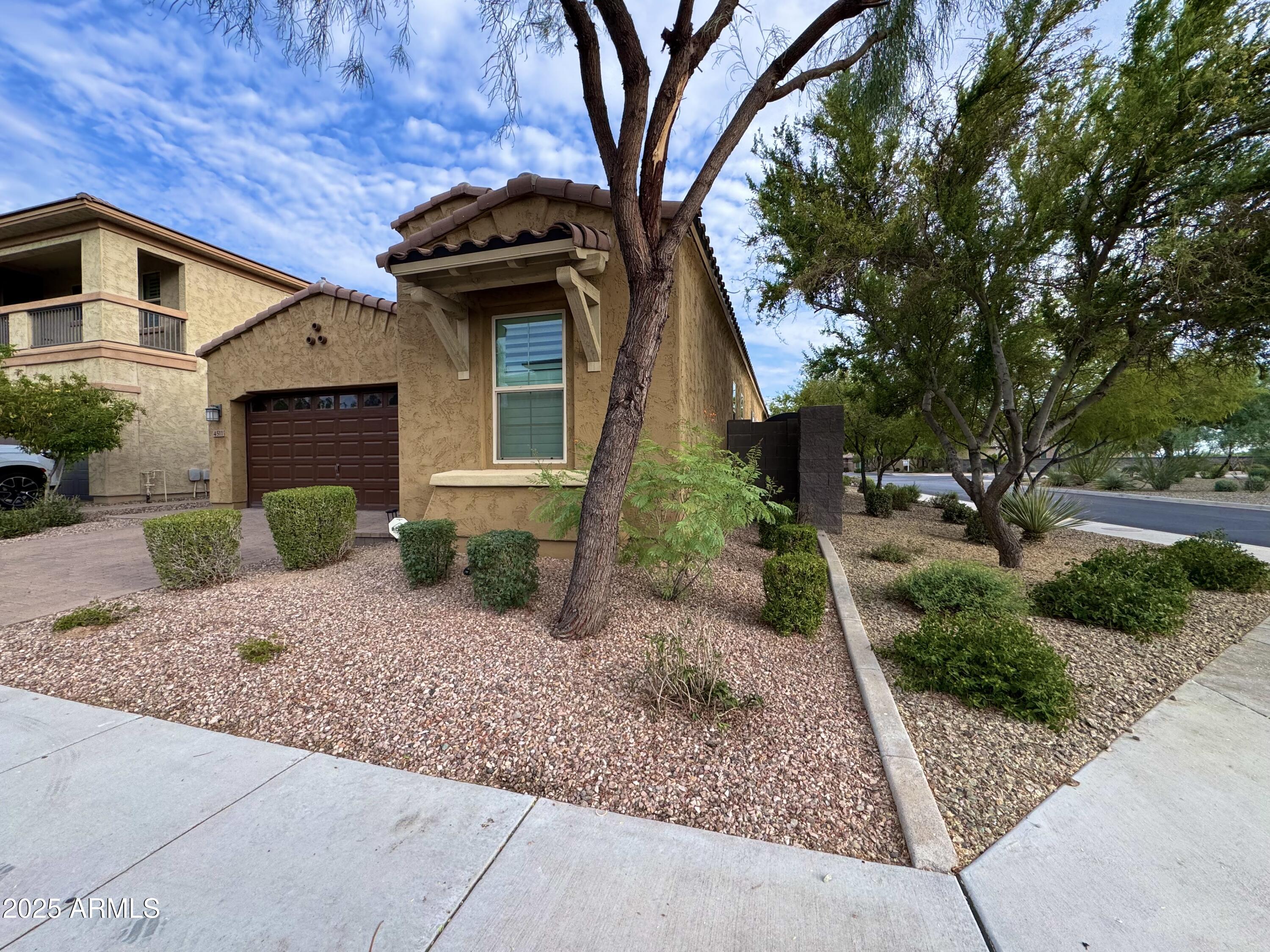 4511 E WALTER Way