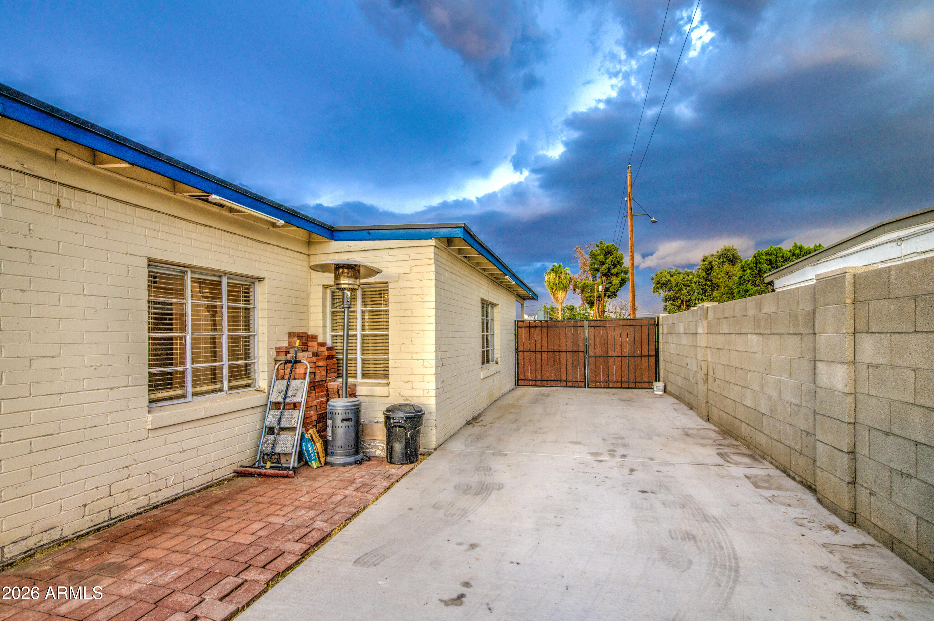 7226 N 26TH Drive