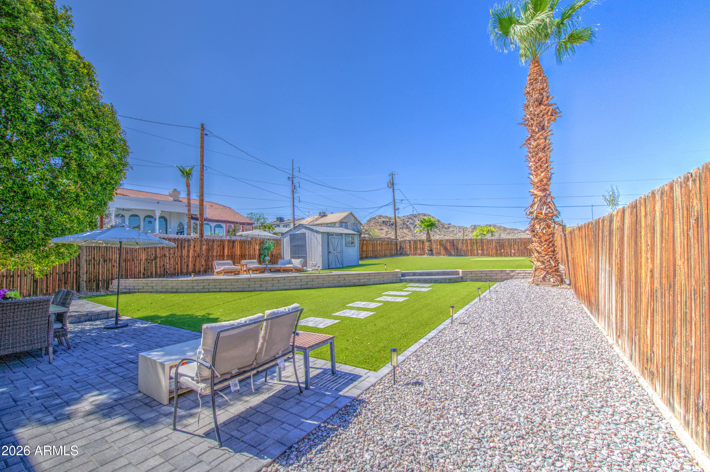 1214 E DESERT COVE Avenue